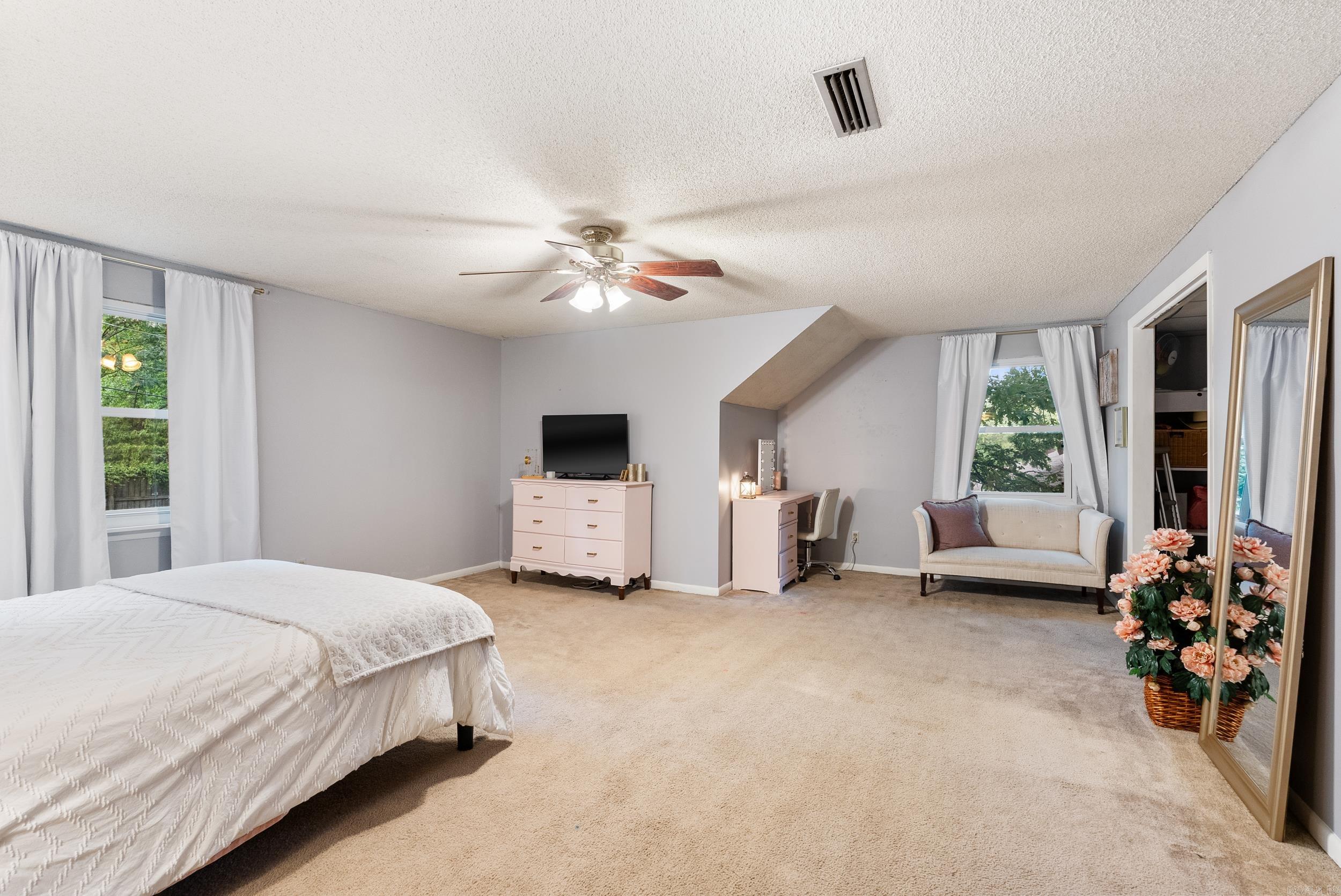 LYNNWOOD ACRES - Residential