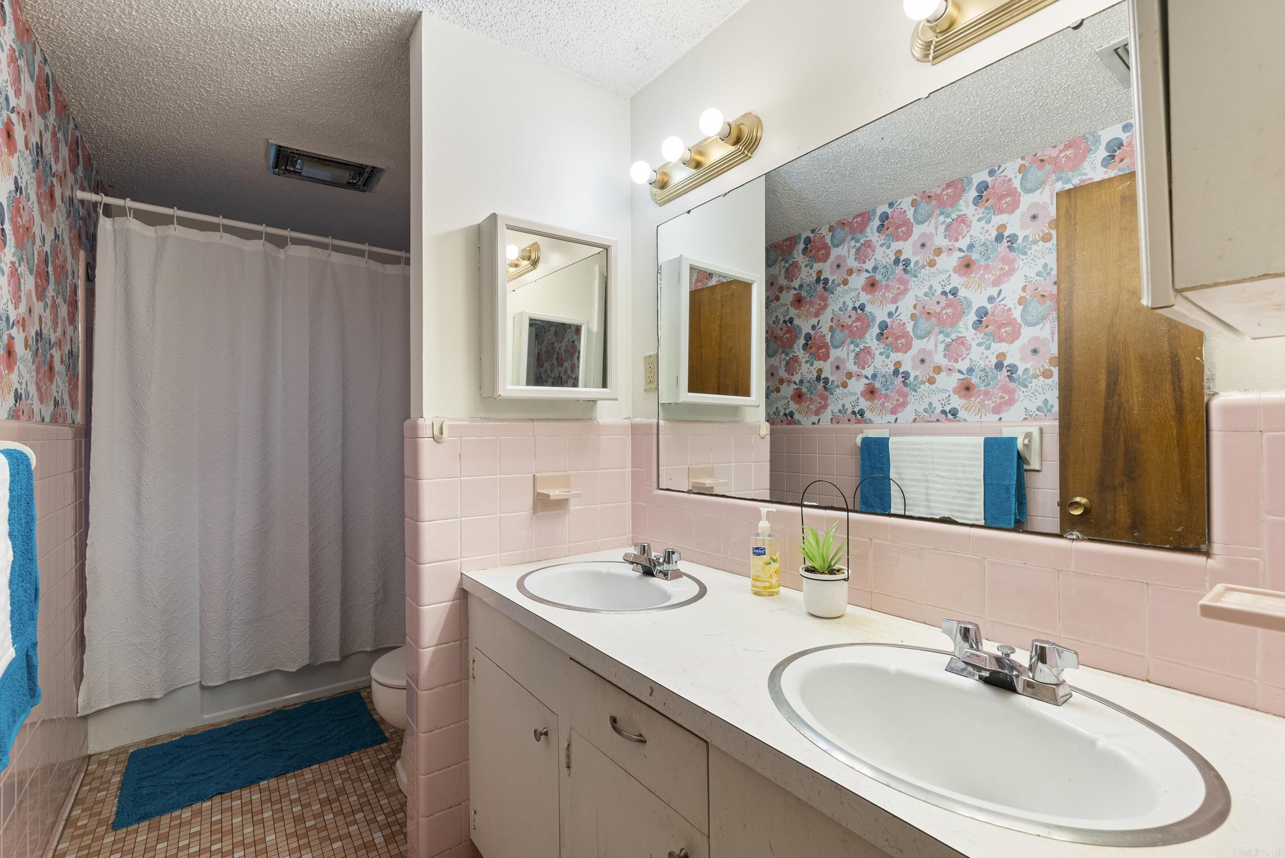 LYNNWOOD ACRES - Residential