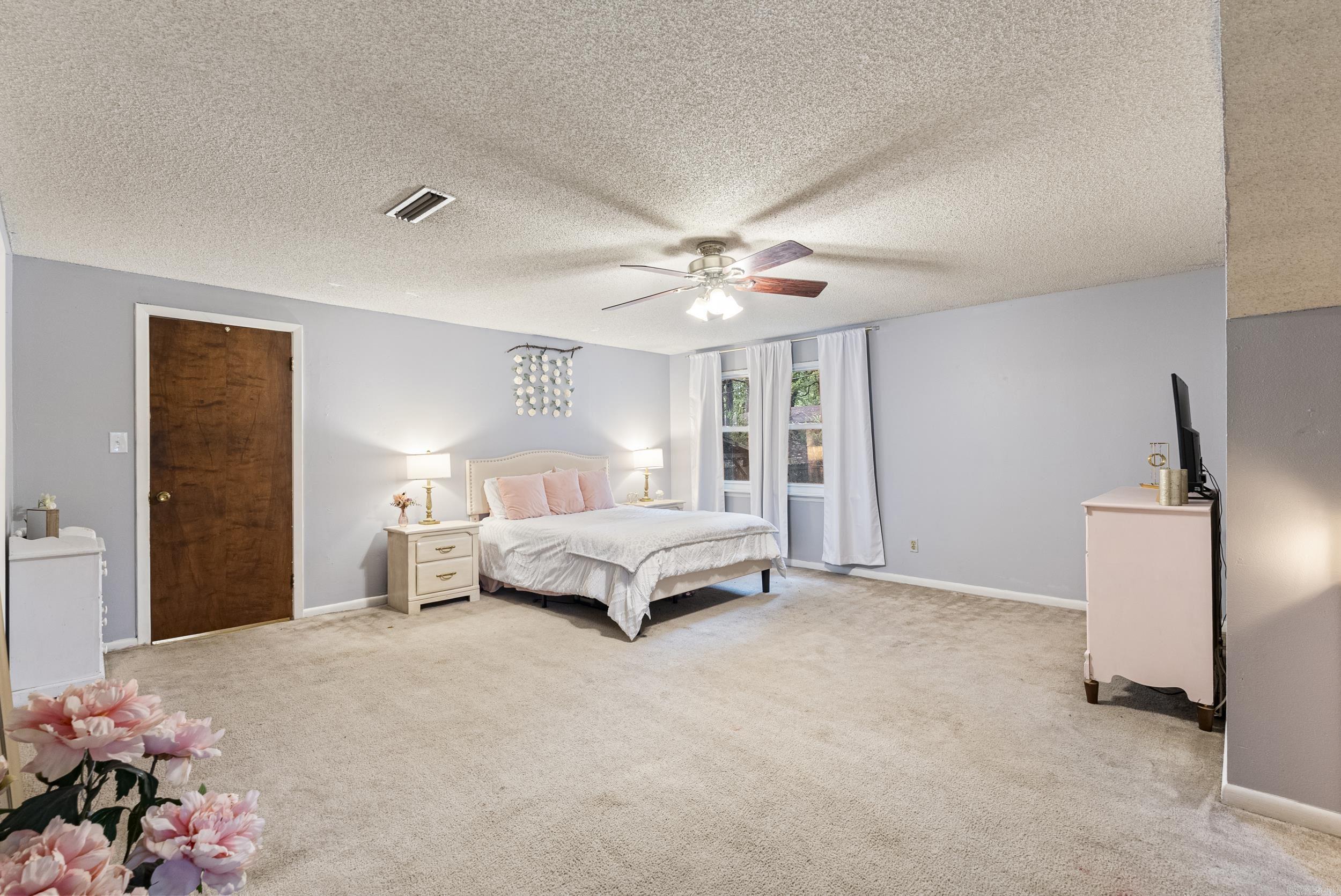 LYNNWOOD ACRES - Residential