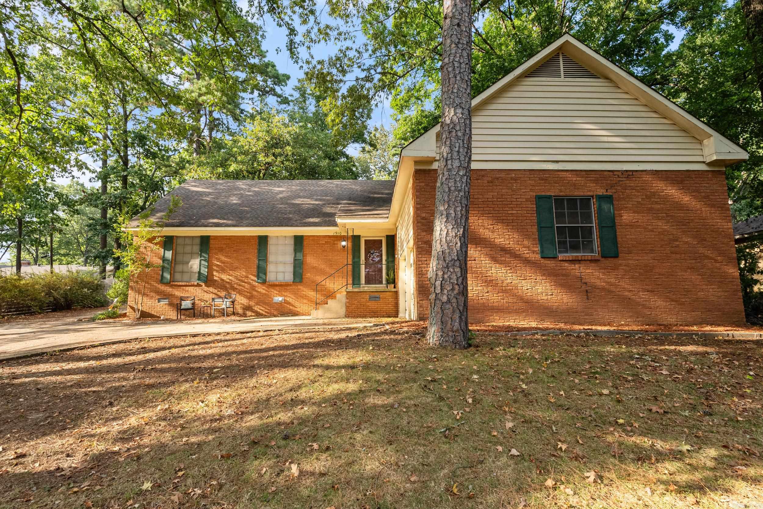 LYNNWOOD ACRES - Residential