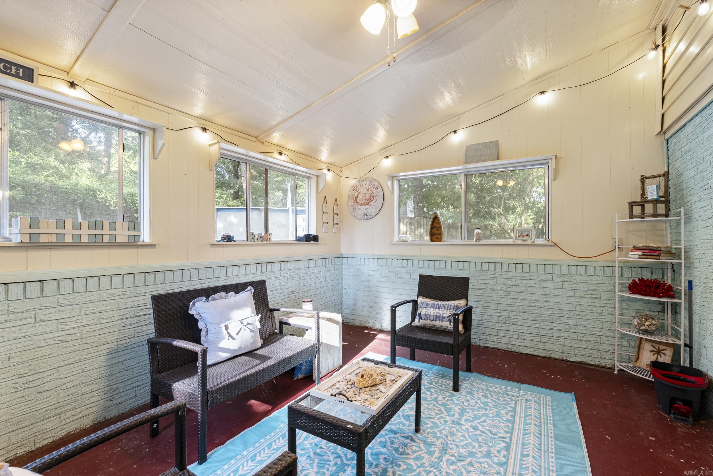 LYNNWOOD ACRES - Residential