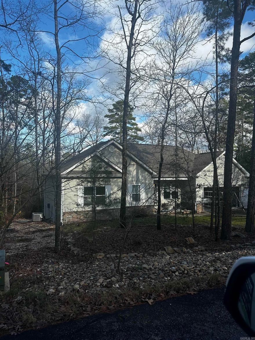 Adorable Home conveniently located in the middle of Hot Springs Village right off Minorca! Walk to Cedar Creek trail. Screen porch and deck. Extra storage or workspace in garage. Crawl space completely encapsulated.