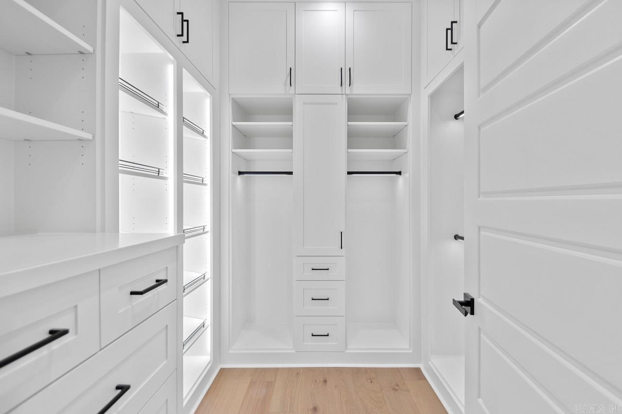 MEADOWLARKE ESTATES - Residential