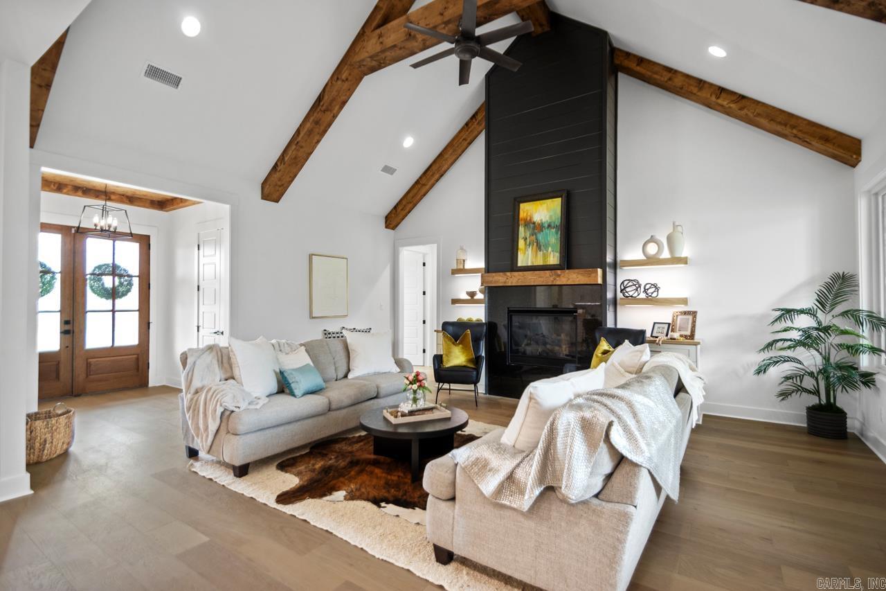 MEADOWLARKE ESTATES - Residential