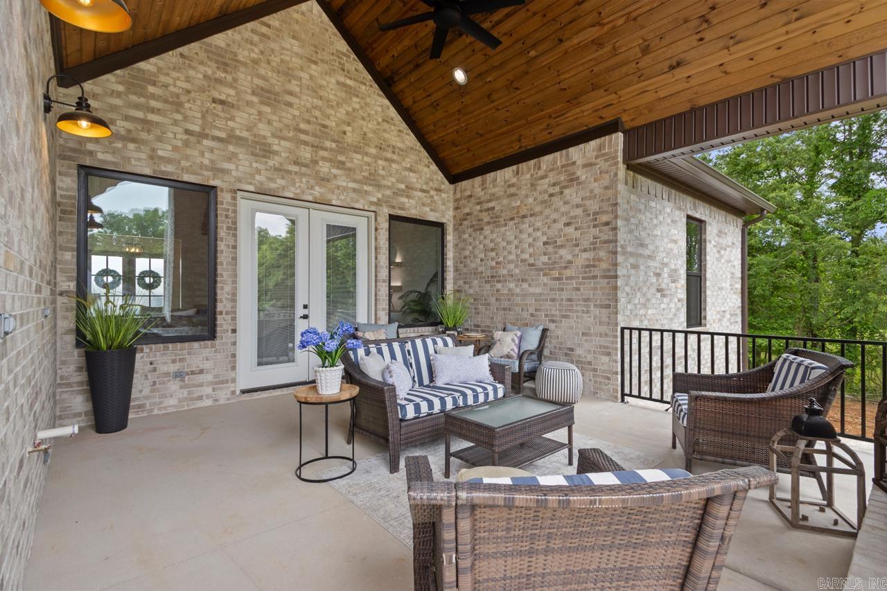 MEADOWLARKE ESTATES - Residential