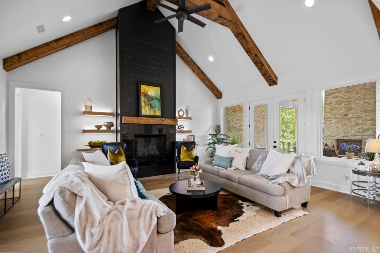 MEADOWLARKE ESTATES - Residential