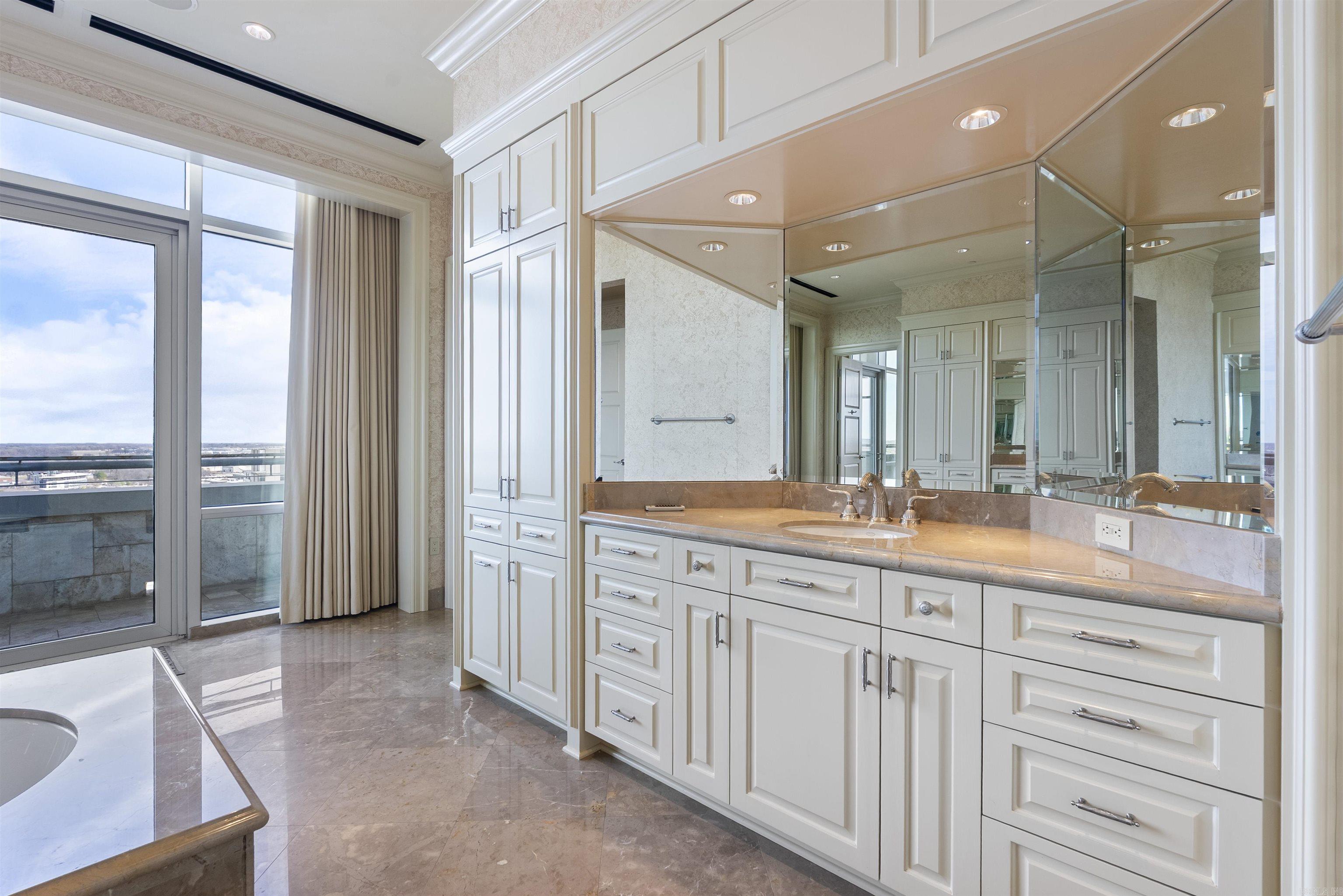 300 THIRD HPR - Residential