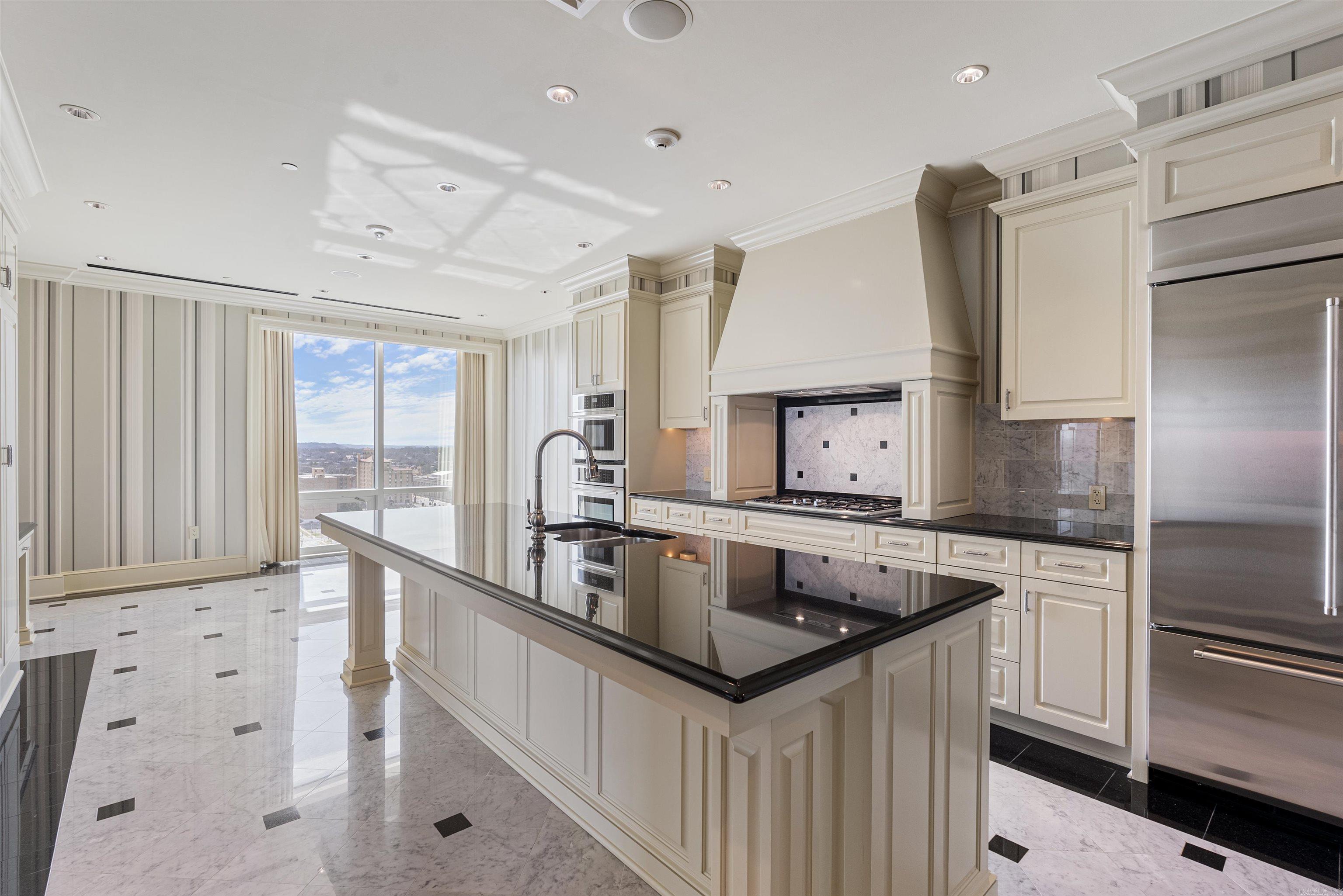 300 THIRD HPR - Residential