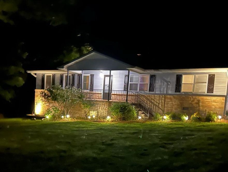 3 bed 2 bath For Sale By Owner close to Crown Lake in Horseshoe Bend Arkansas!