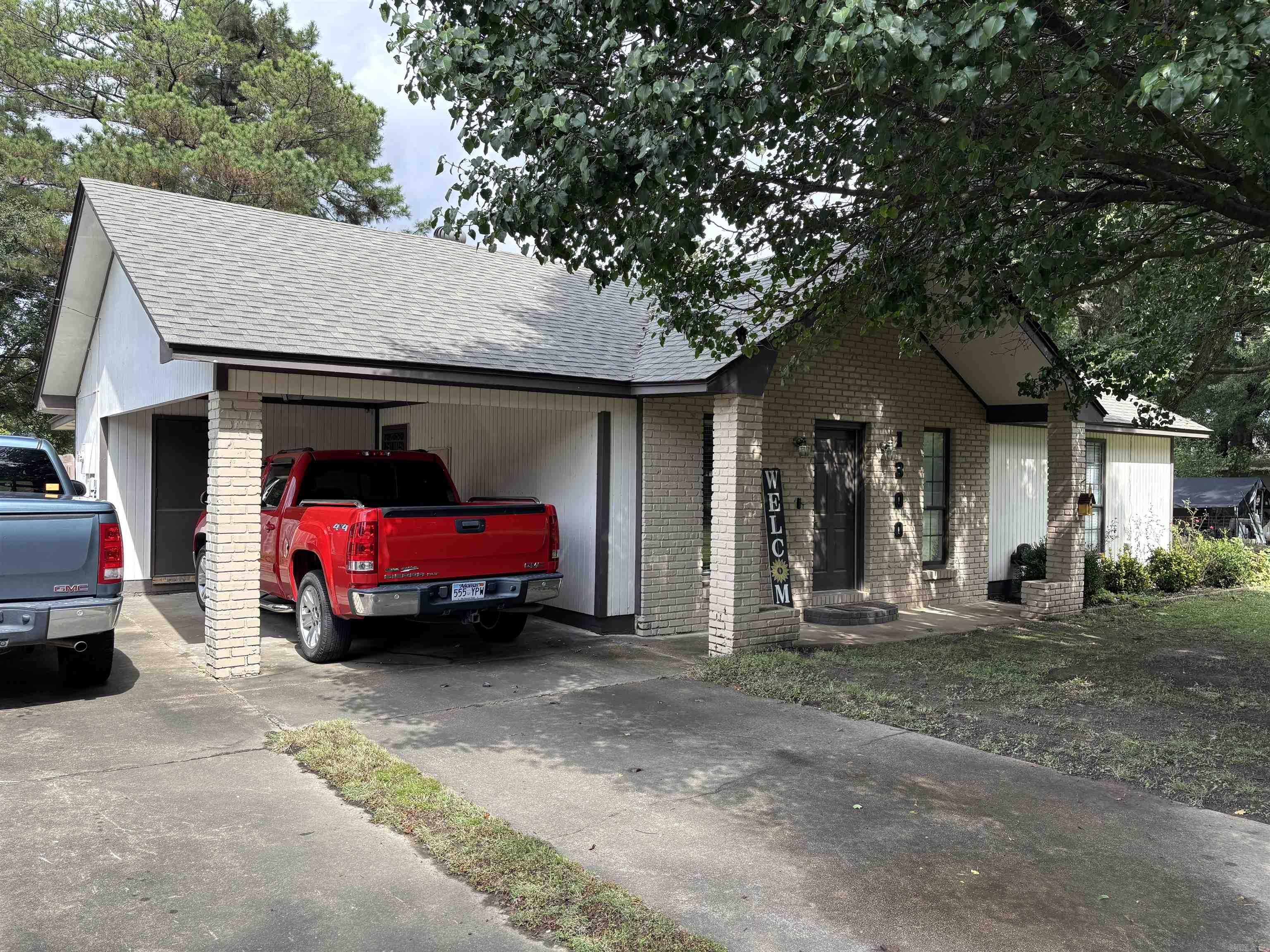 Check out this cozy 3 bed 2 bath house in the heart of Trumann Arkansas. This home is 1075 square feet. While only 10 minutes from Jonesboro, this house offers many opportunities. A new, solid roof as of 2024 protects this home. Do you enjoy hosting? This home includes a large, tidy back yard and patio to entertain neighborhood barbeques. The backyard shed has been recently renovated, and beautiful, mature trees offer shade. If you need space for a home gym or office, a bonus room rests in the back of this home. You do not want to miss this opportunity; contact me today.