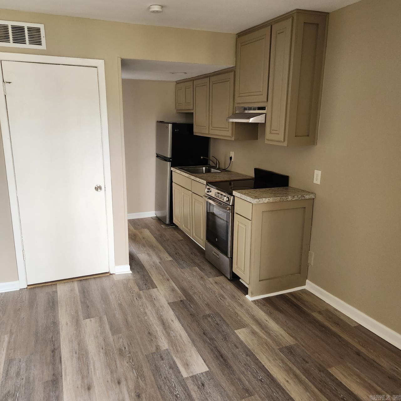 Sachs Suburban - Residential Lease