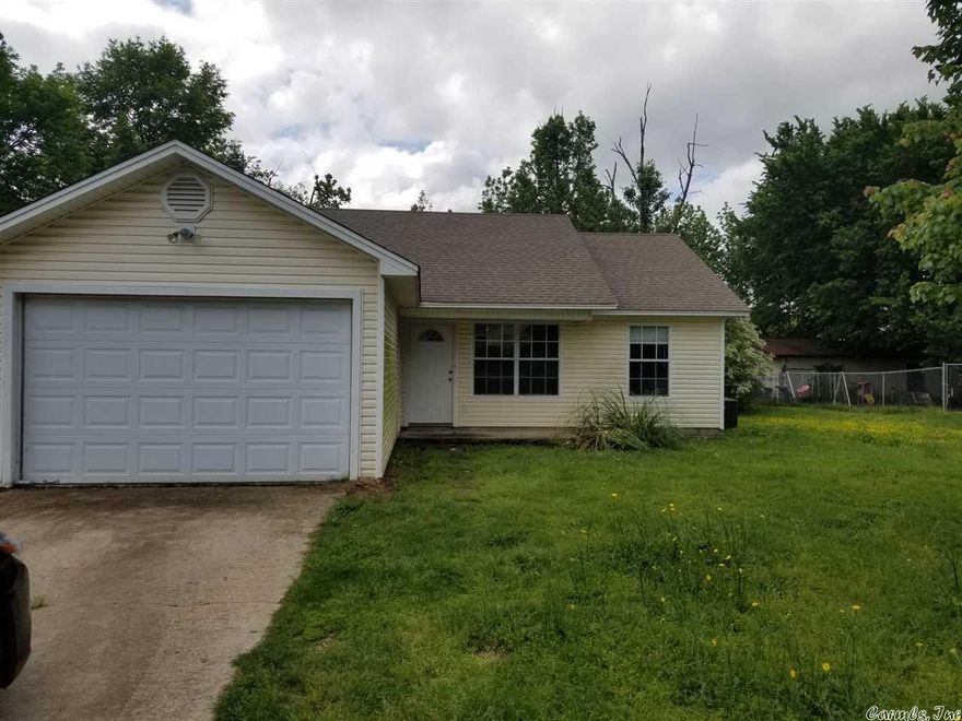 Please contact Century 21 Prestige Realty at 501.982.7474. 3 bedroom 2 bath home available. Garage parking. Lease terms 12 months, $1150 deposit, $50 app fee. Apply online c21prjxrentals.com