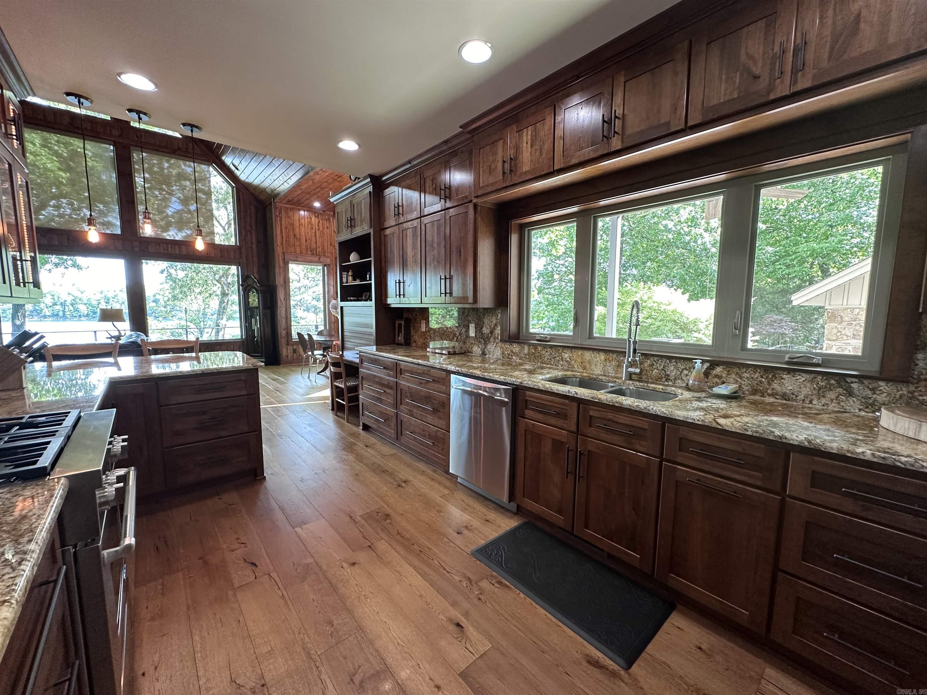 BELMONT ACRES - LAKE - Residential