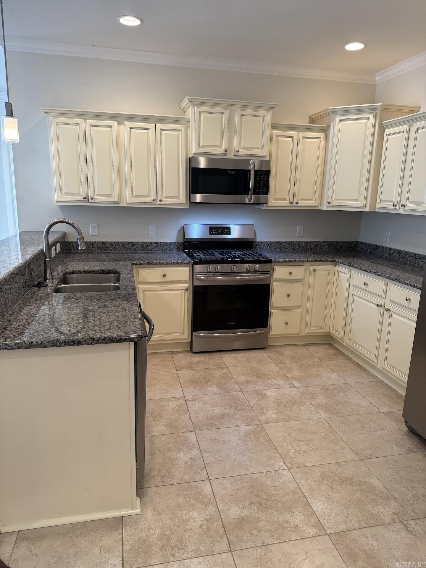 MOUNTAIN TERRACE ESTATES TOWNHOM - Residential