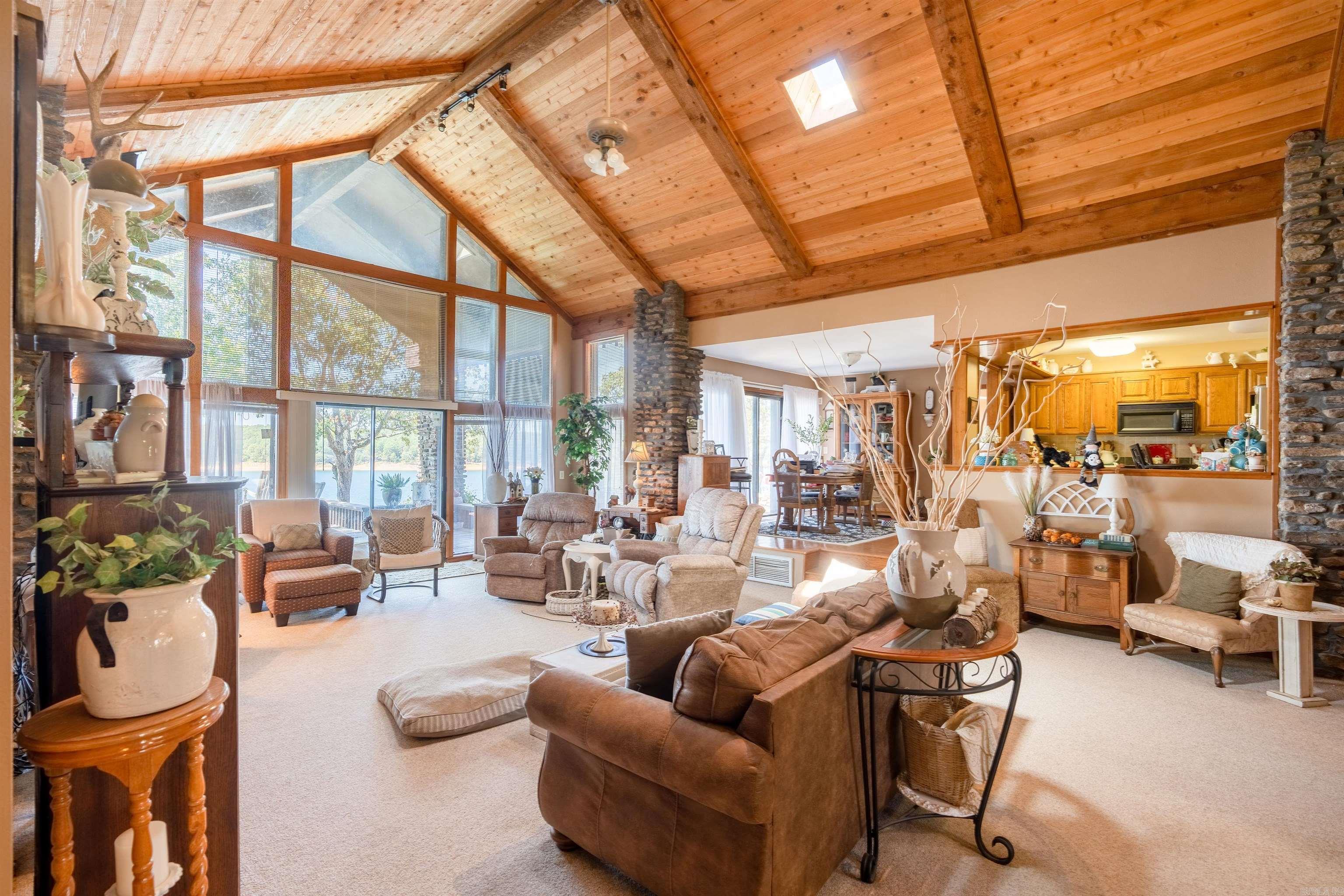 RIVIERA COVE - LAKE - Residential