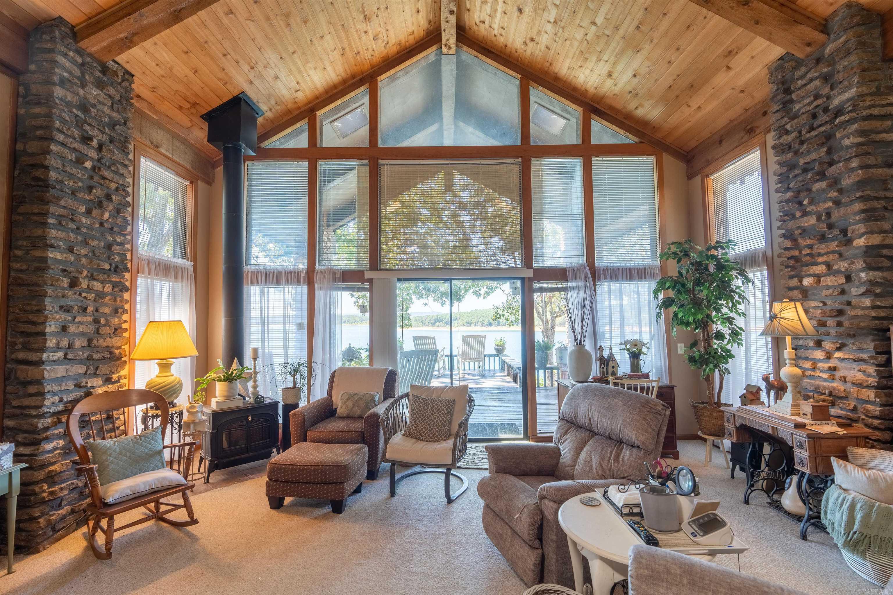 RIVIERA COVE - LAKE - Residential