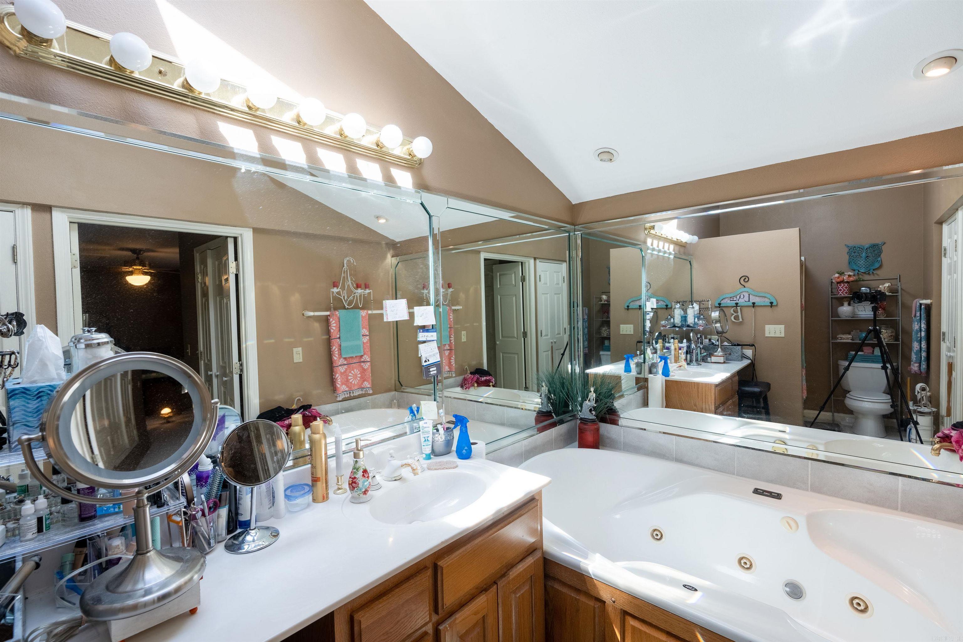 RIVIERA COVE - LAKE - Residential