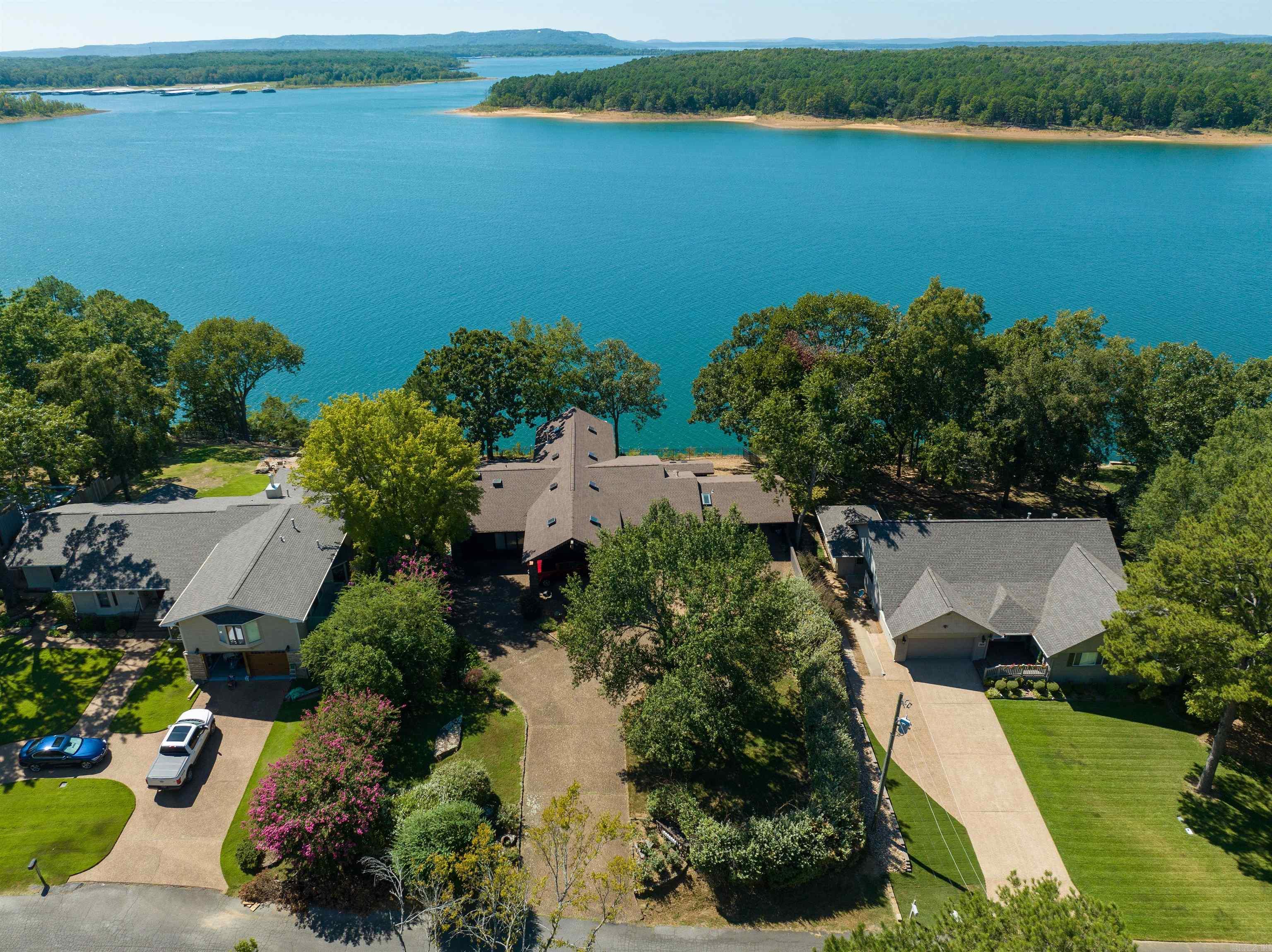 RIVIERA COVE - LAKE - Residential