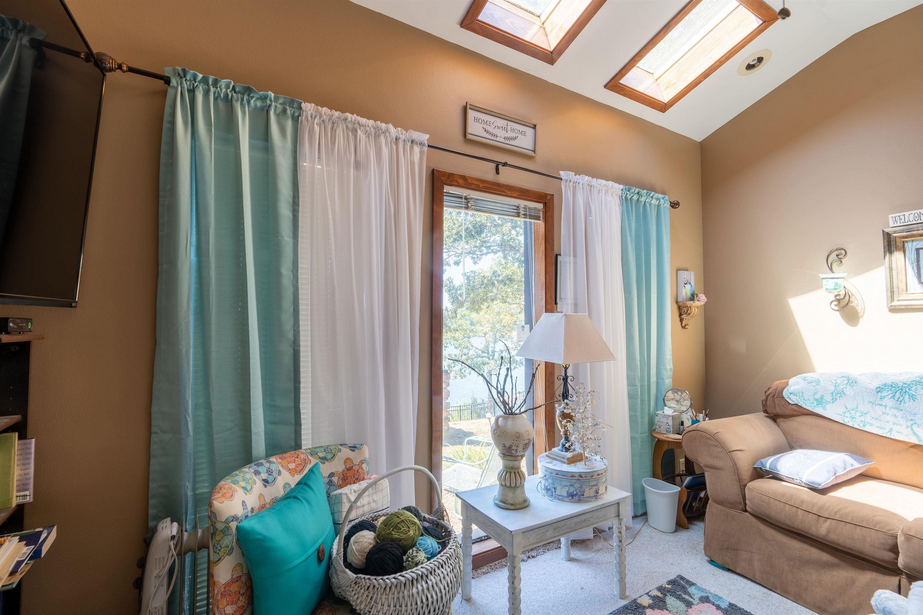 RIVIERA COVE - LAKE - Residential