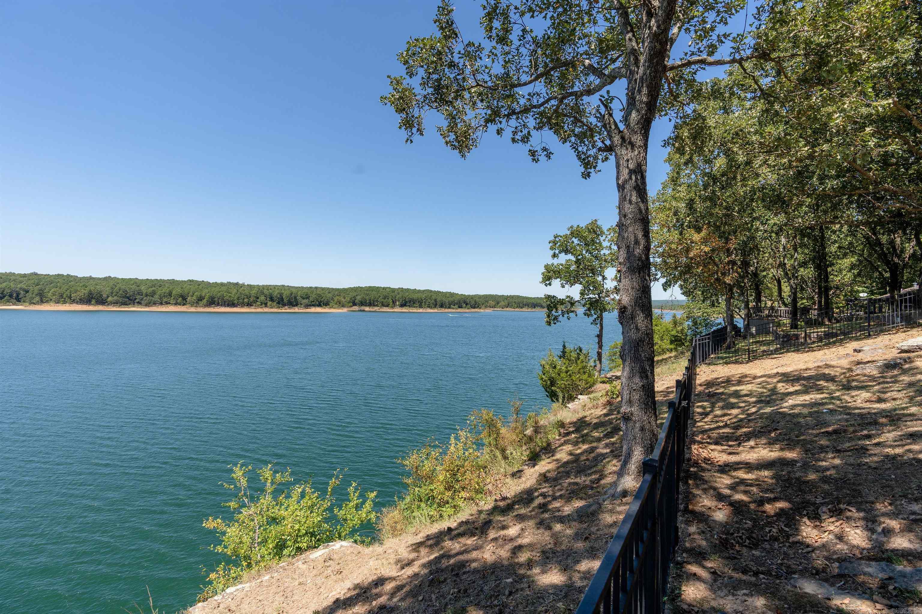 RIVIERA COVE - LAKE - Residential