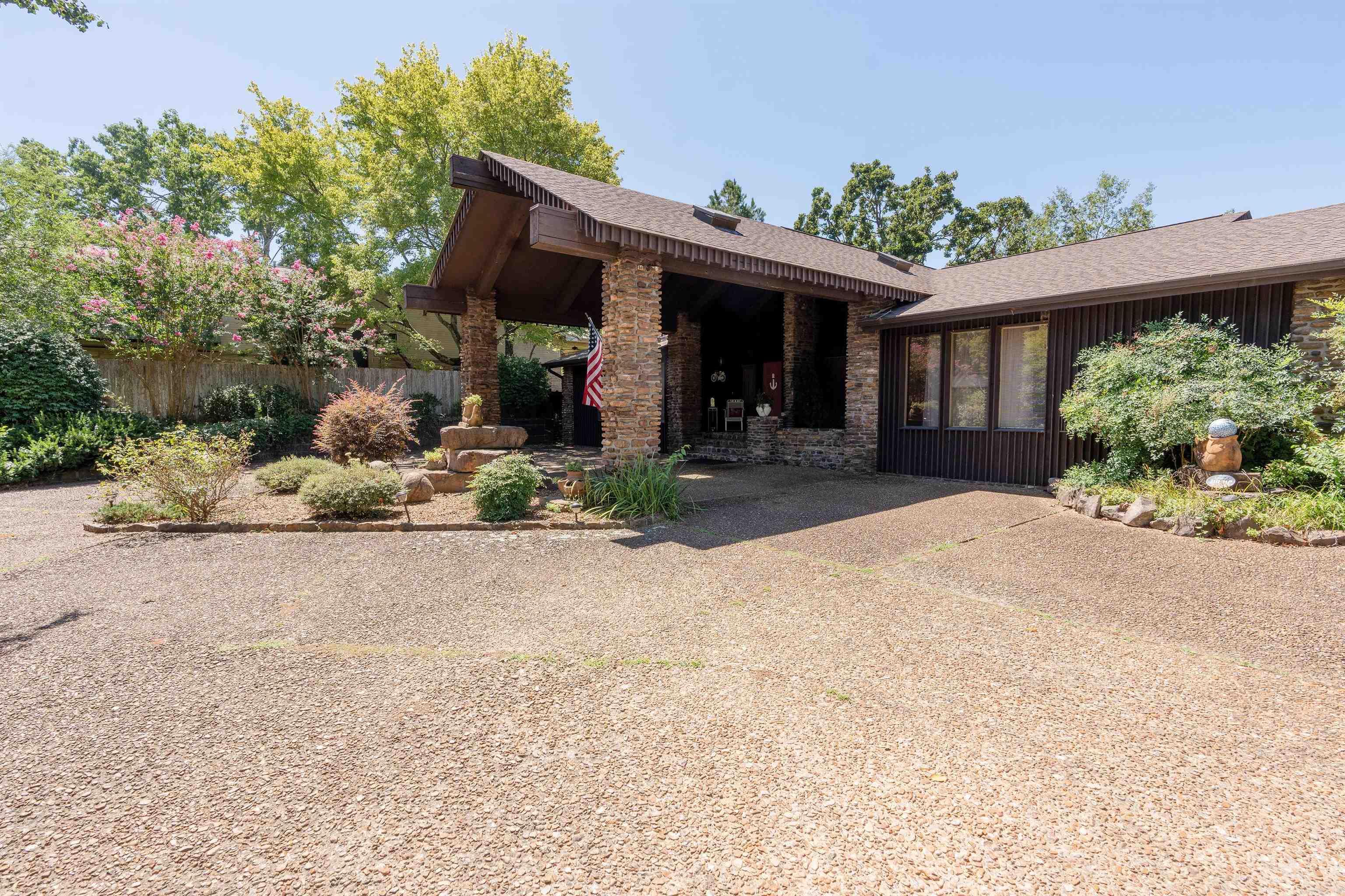 RIVIERA COVE - LAKE - Residential