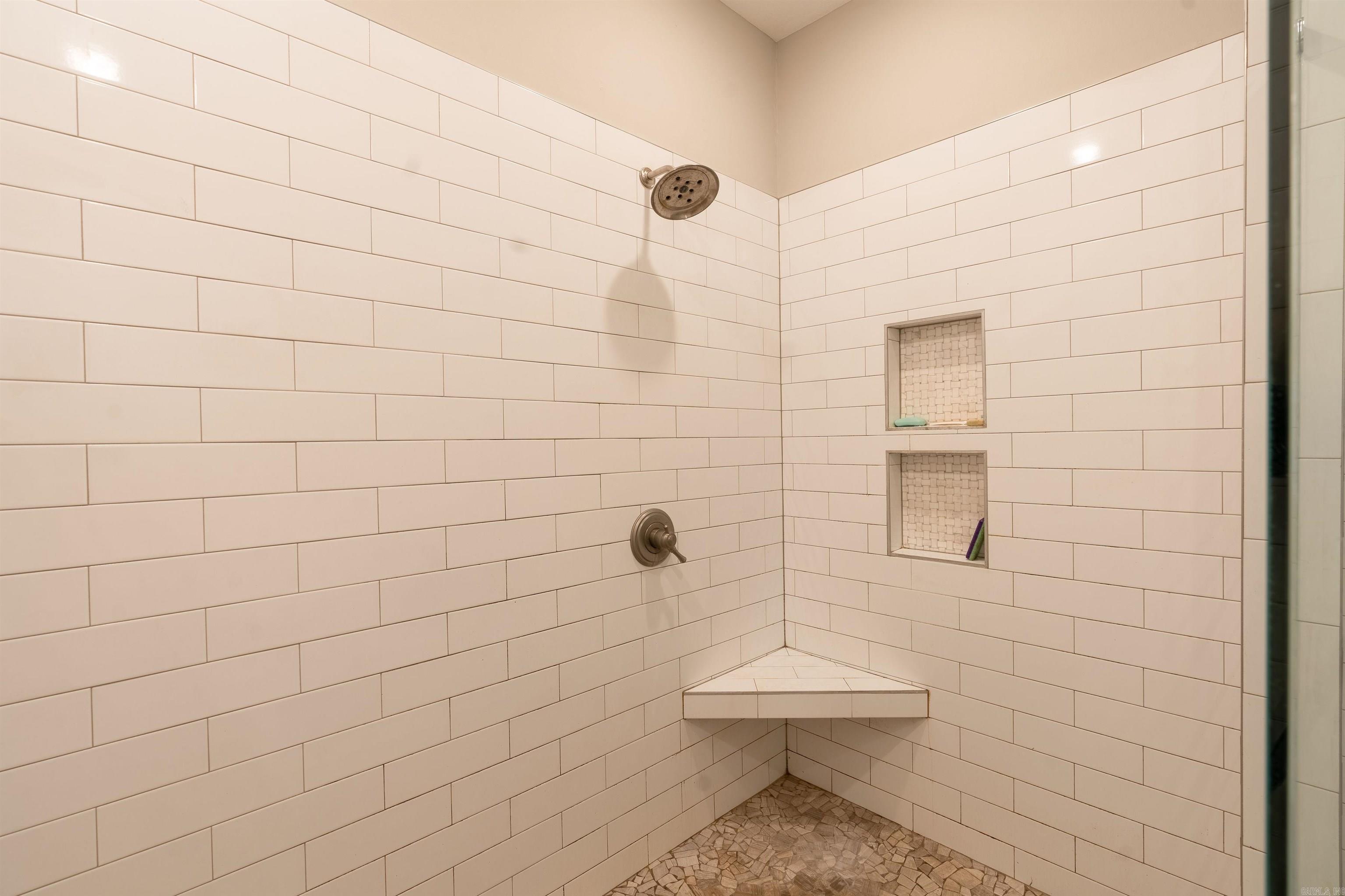 RIVIERA COVE - LAKE - Residential