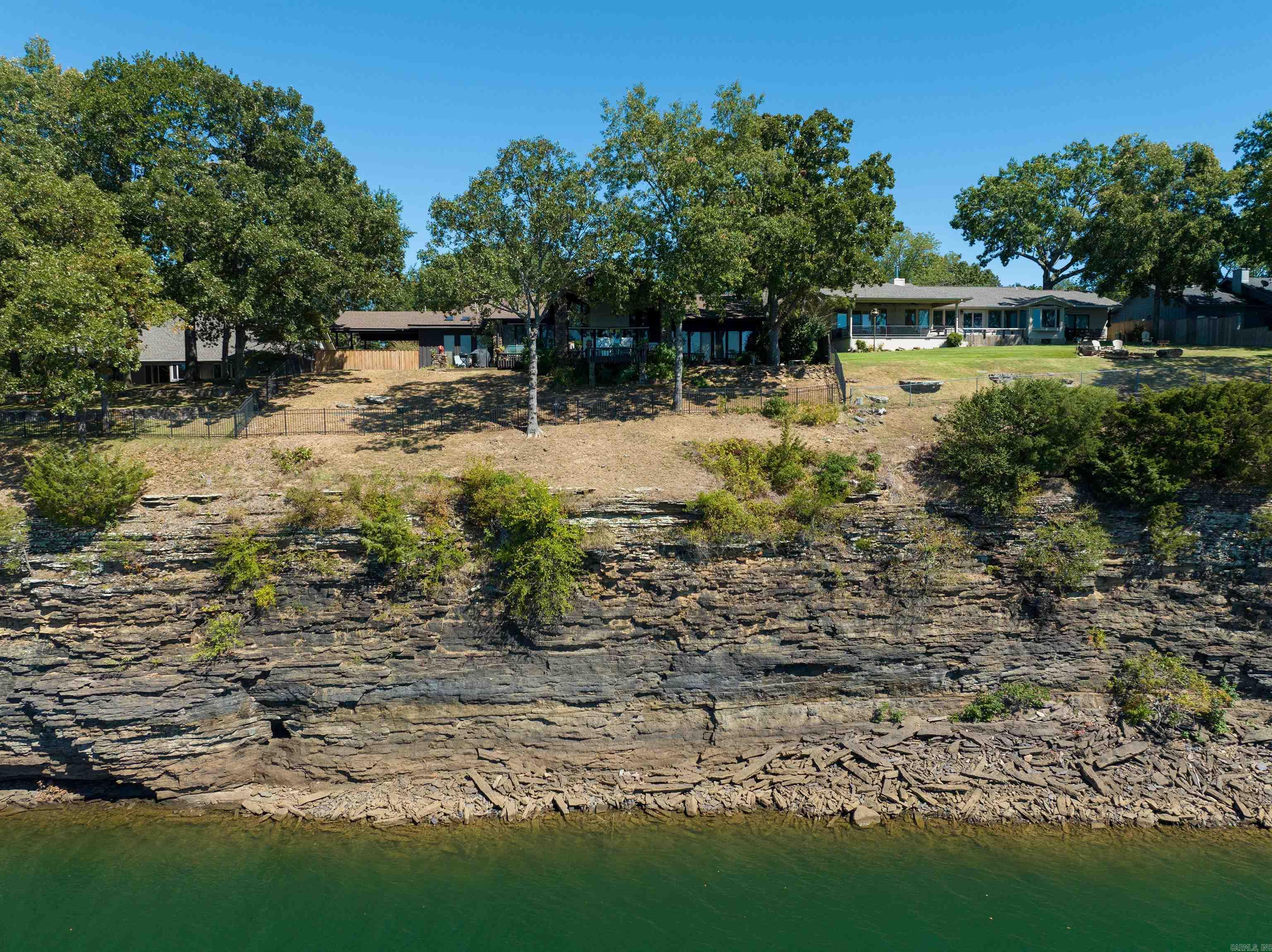 RIVIERA COVE - LAKE - Residential