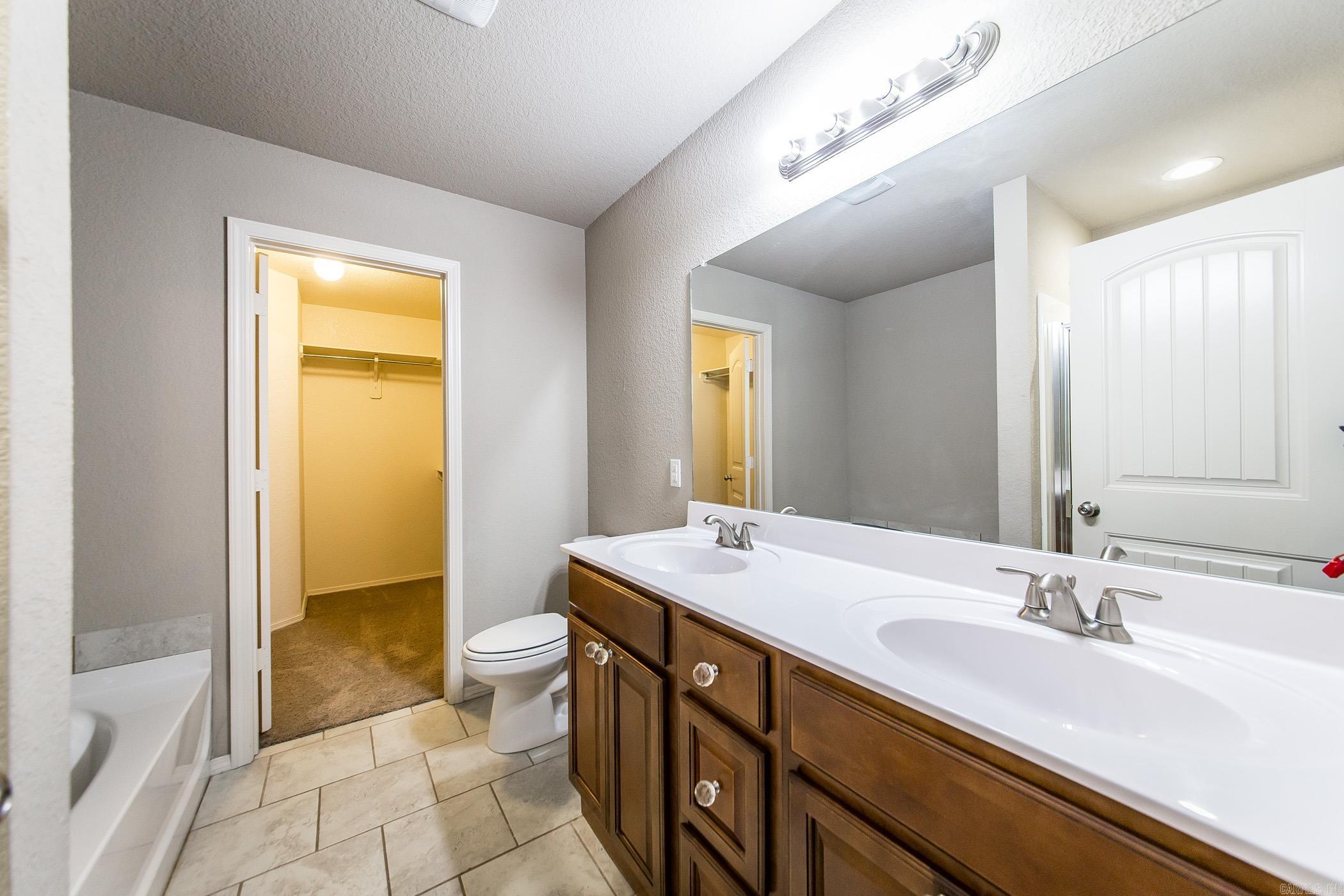 STONEHENGE PLACE - Residential