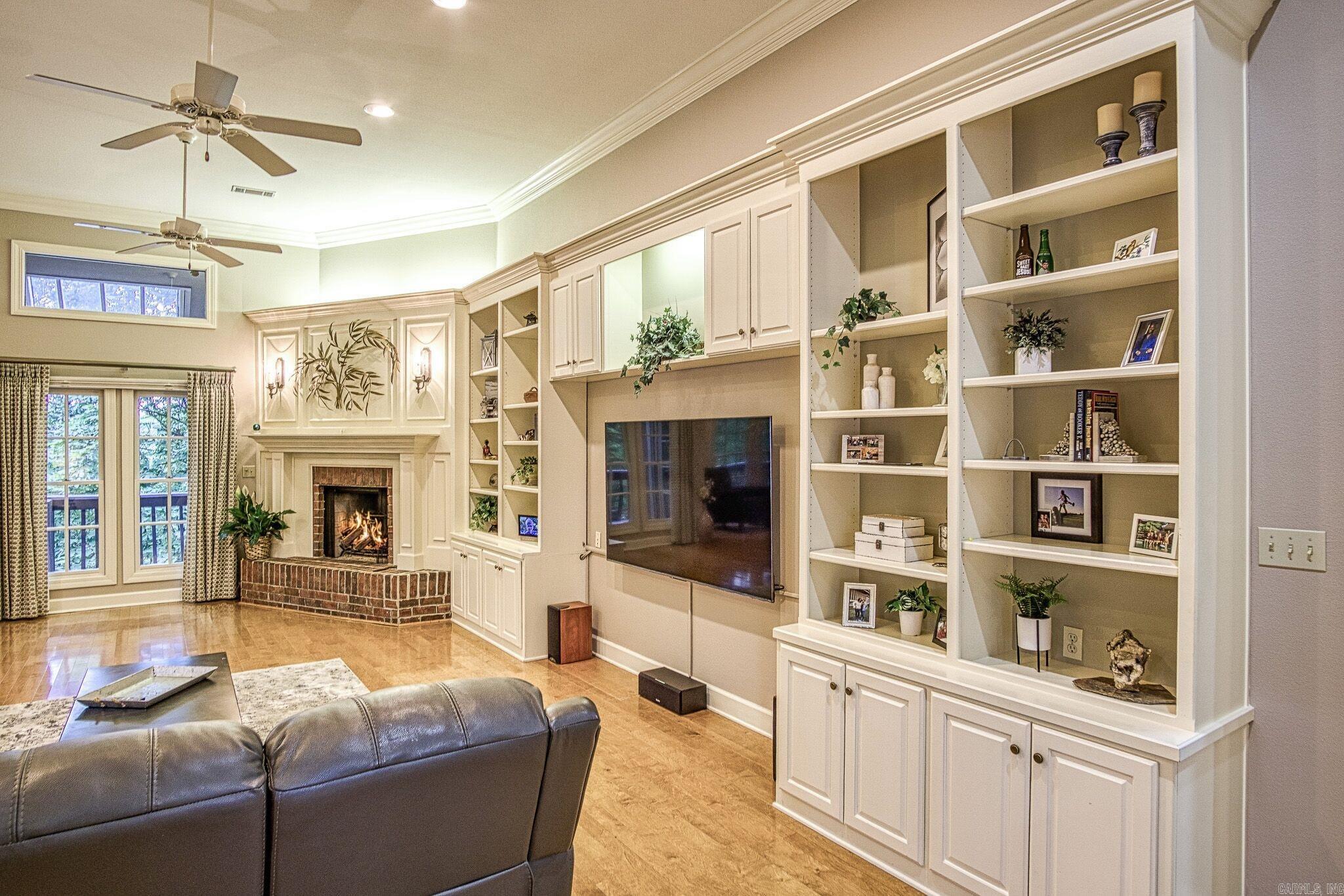 MEADOW-WOOD - Residential