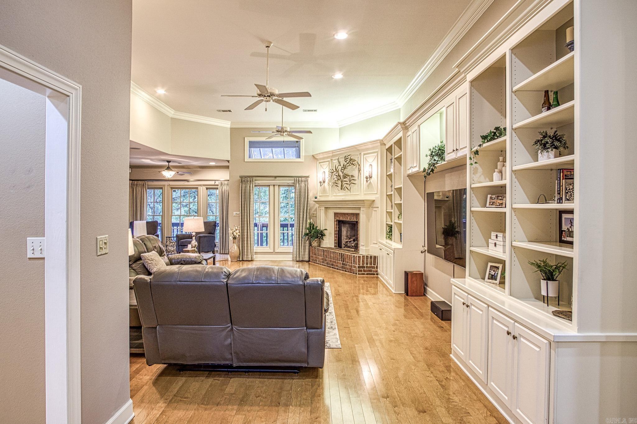 MEADOW-WOOD - Residential