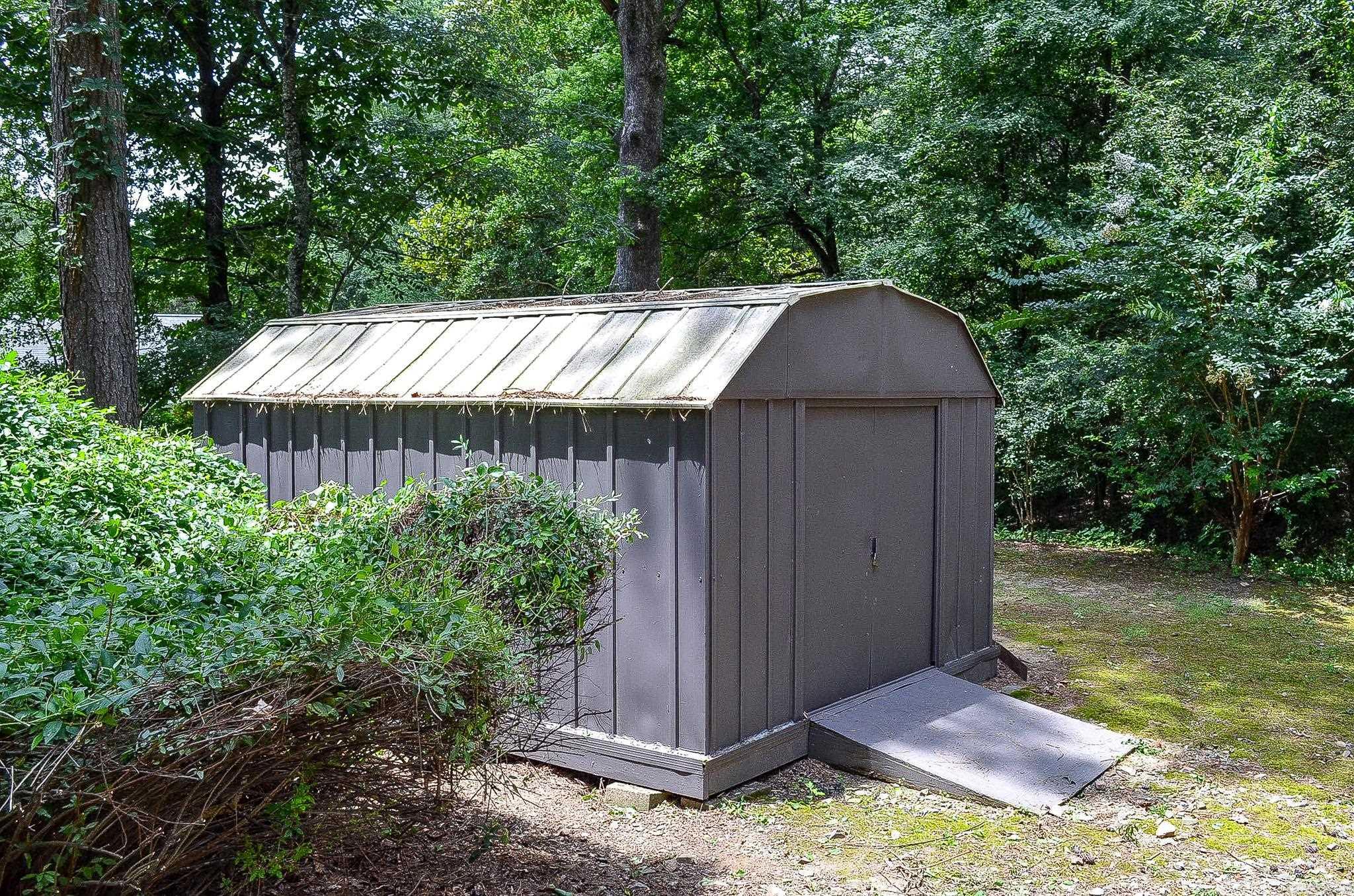 MEADOW-WOOD - Residential