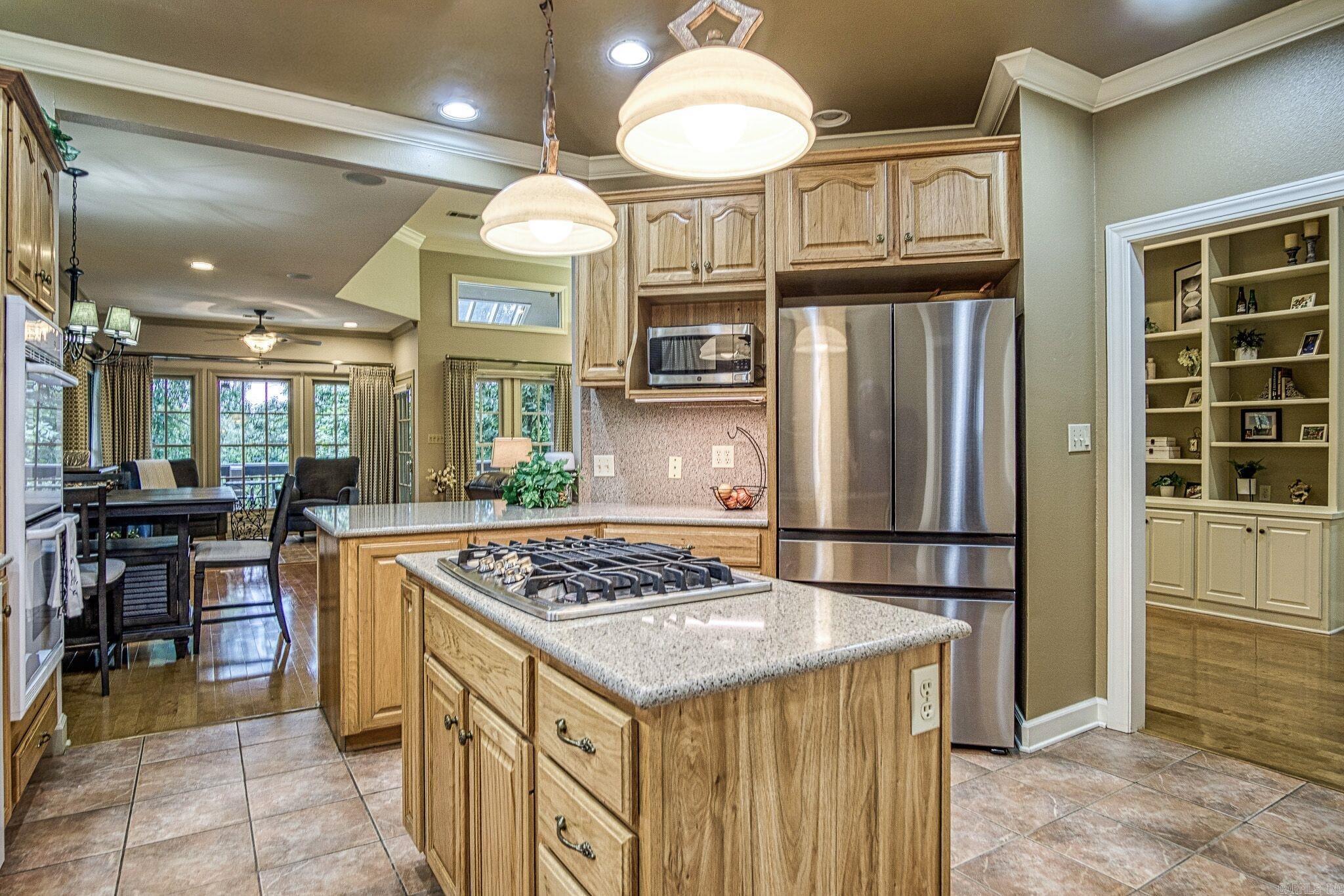 MEADOW-WOOD - Residential