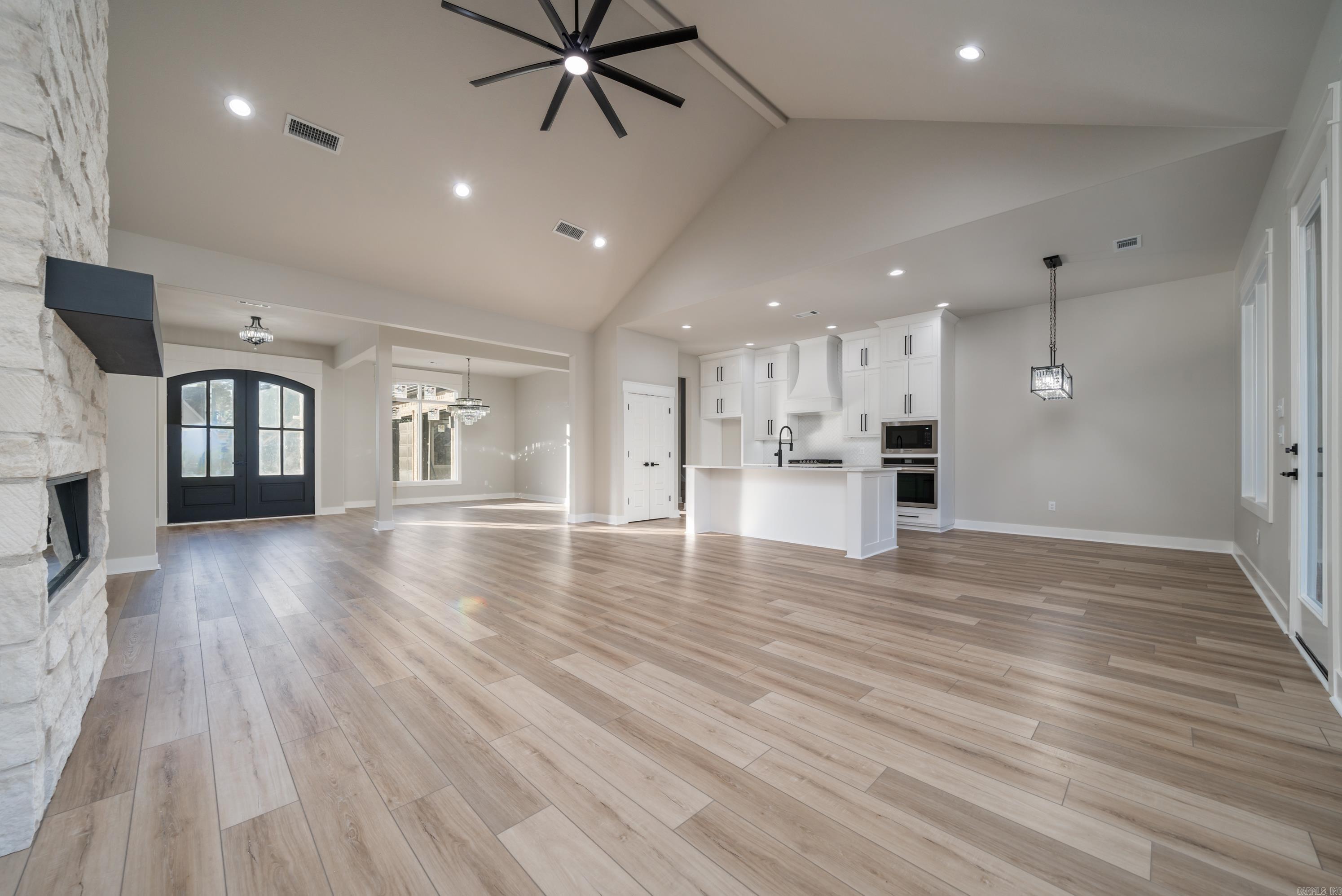 ARLINGTON PARK - Residential