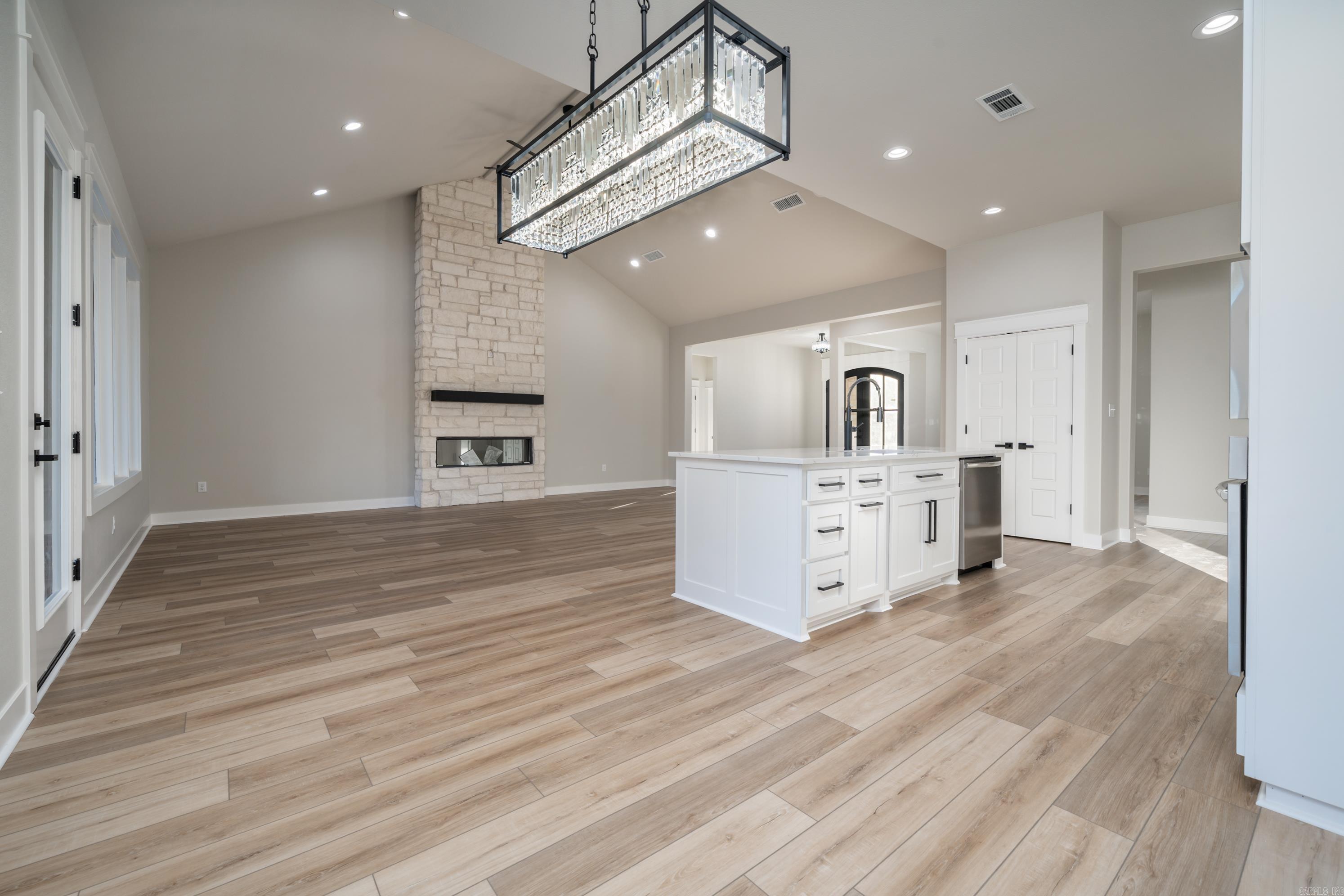 ARLINGTON PARK - Residential