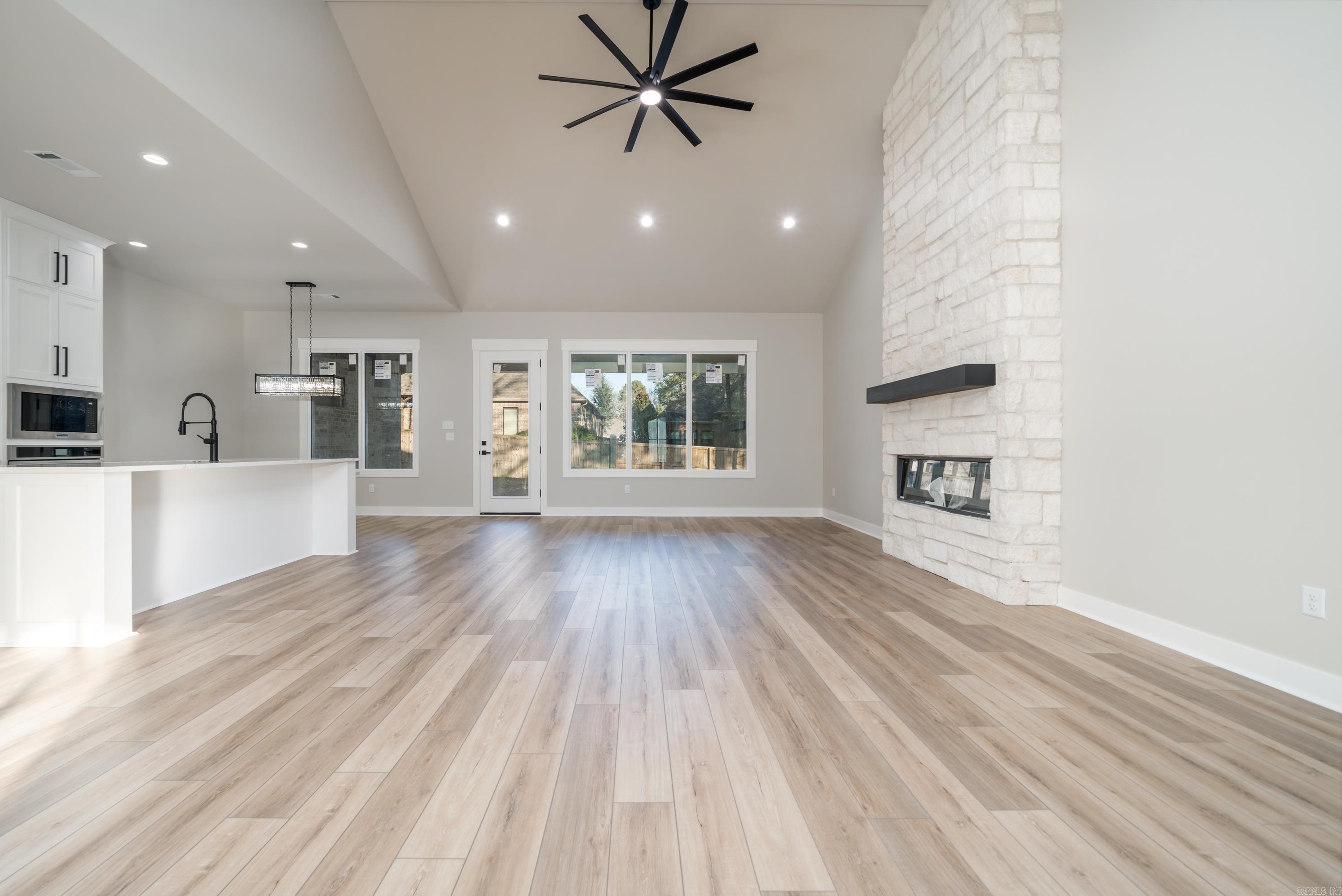ARLINGTON PARK - Residential