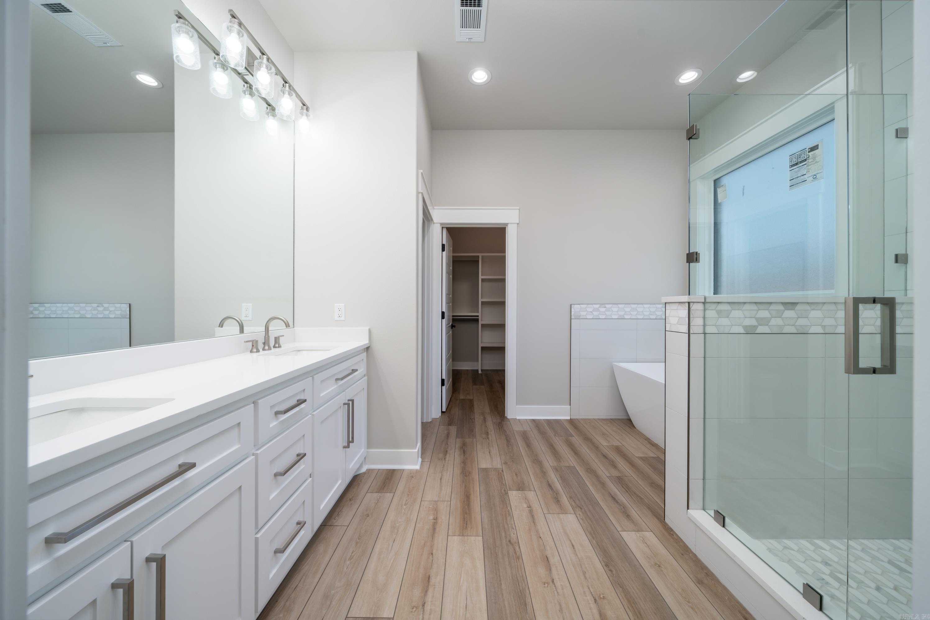 ARLINGTON PARK - Residential