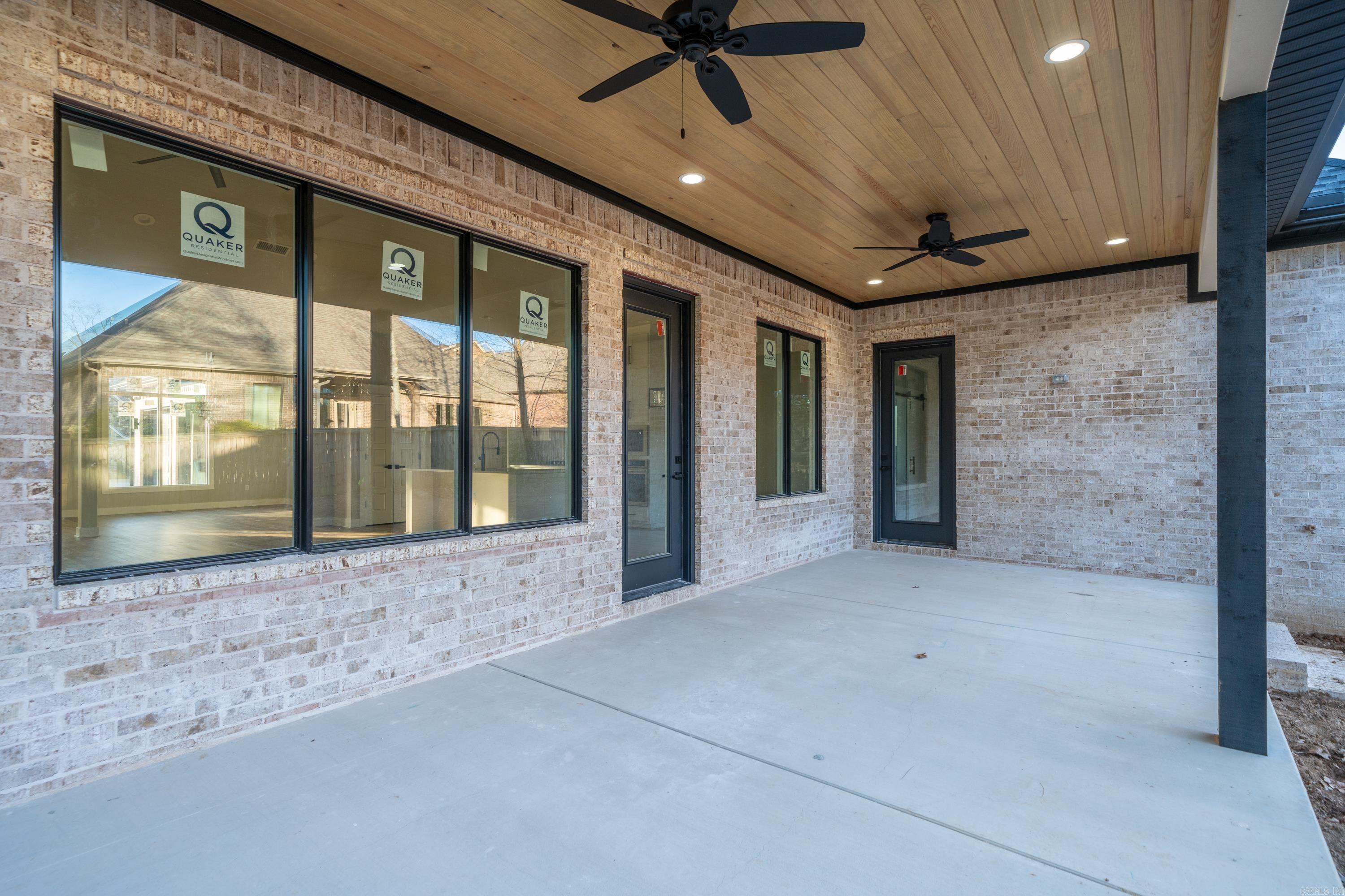 ARLINGTON PARK - Residential