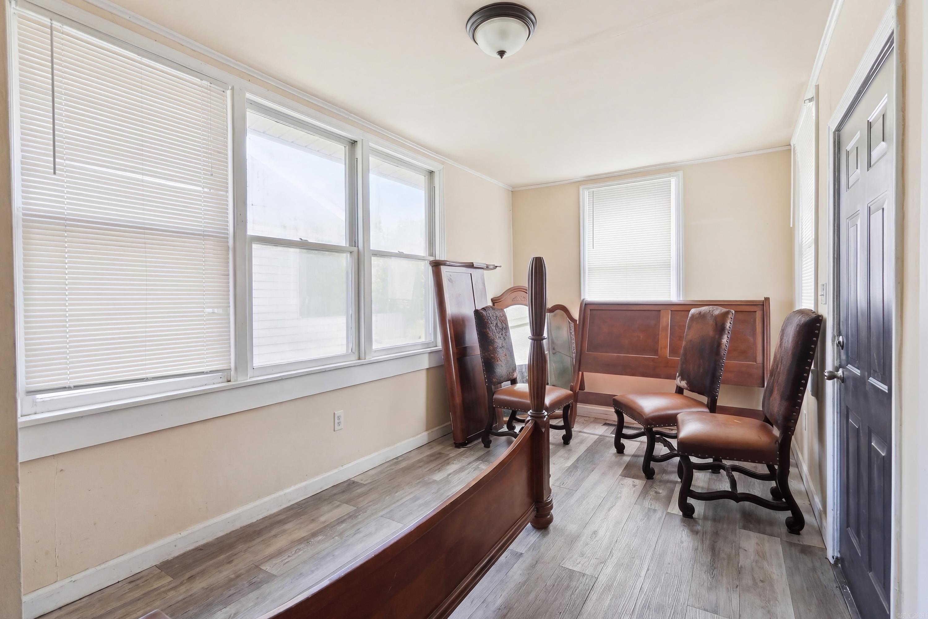 JONES & WORTHEN - Residential
