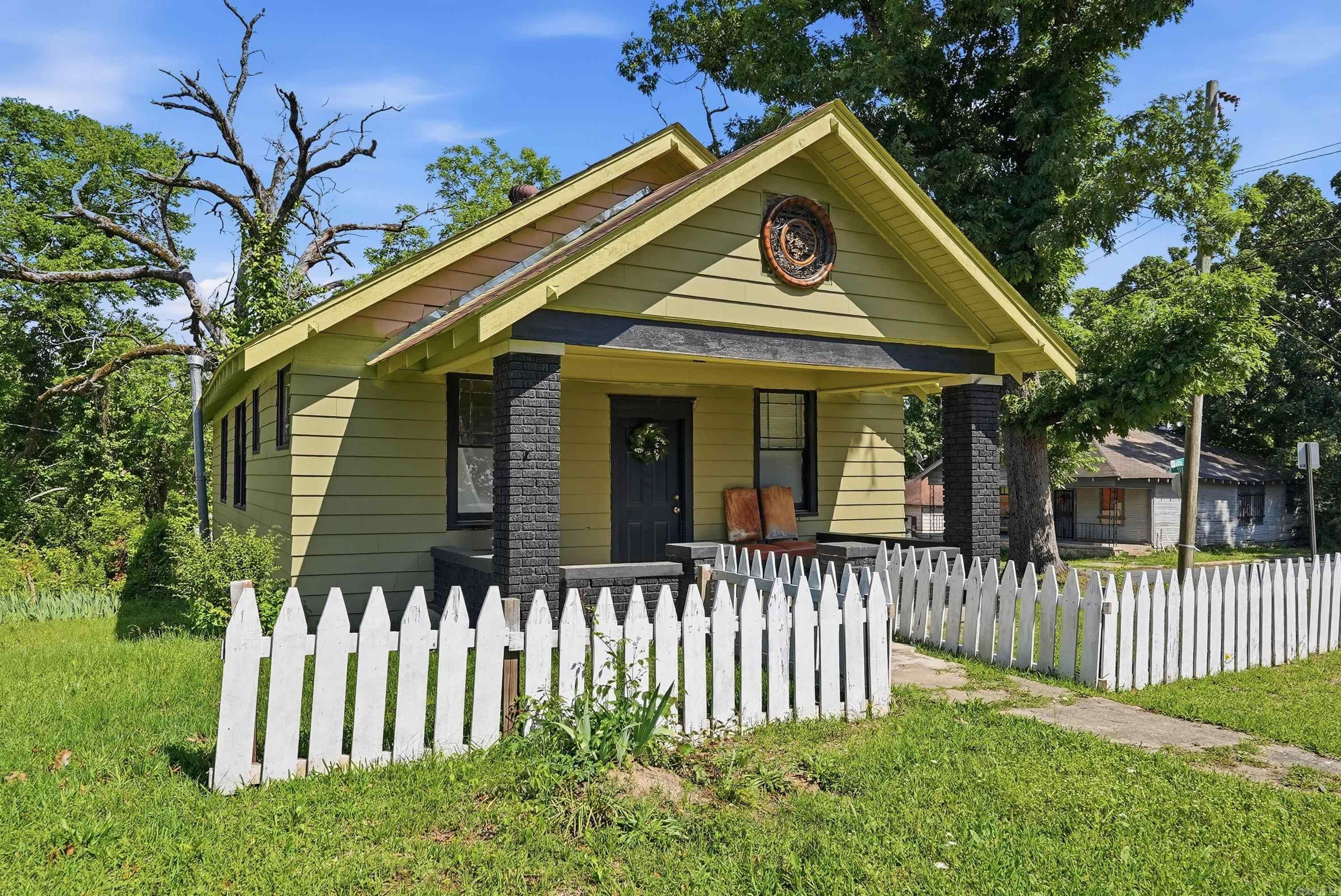 JONES & WORTHEN - Residential