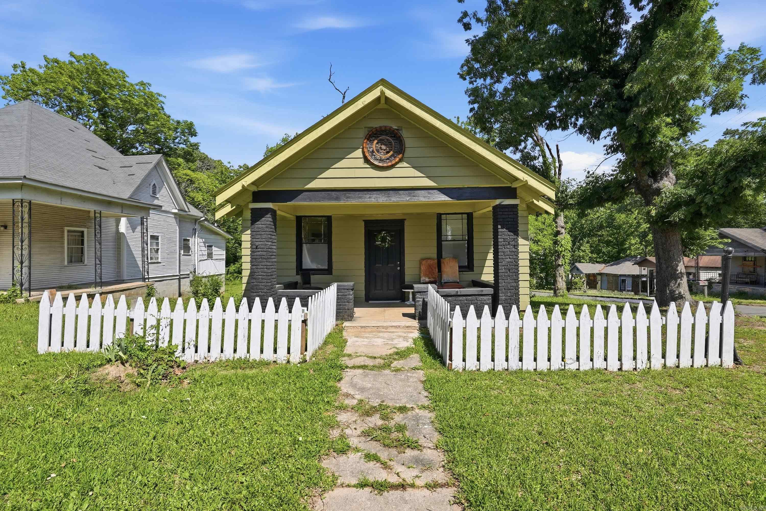 JONES & WORTHEN - Residential