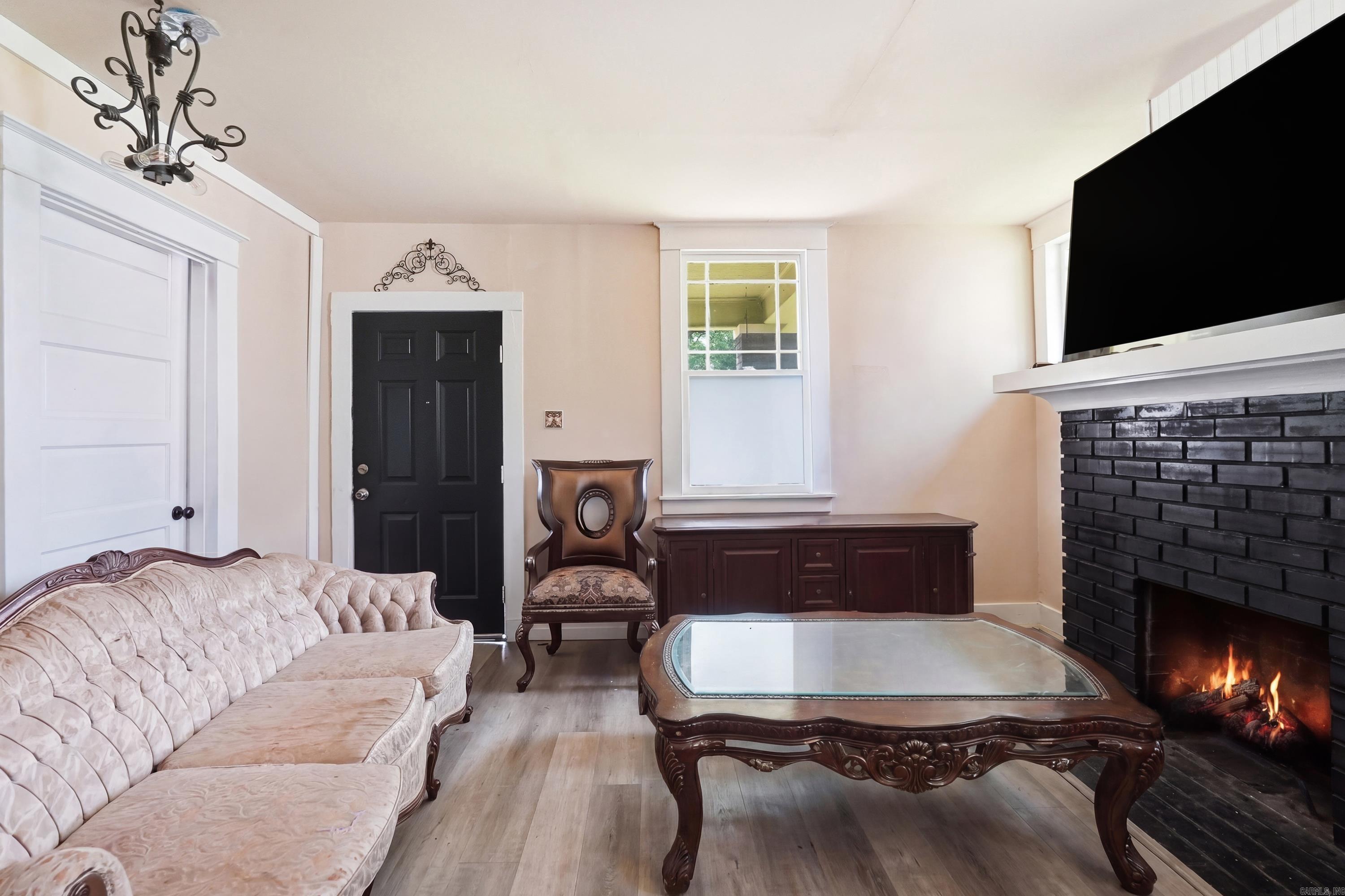 JONES & WORTHEN - Residential