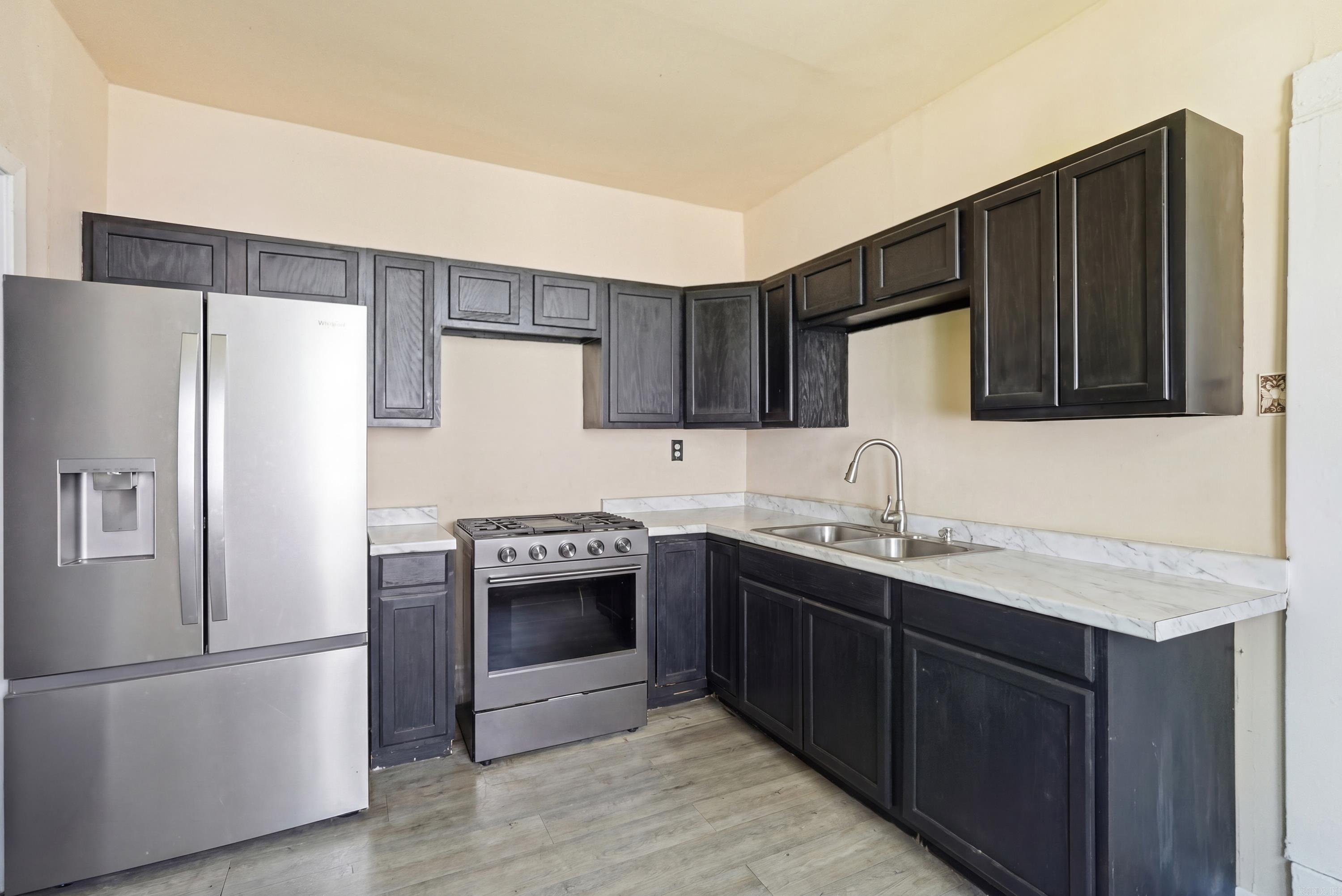 JONES & WORTHEN - Residential