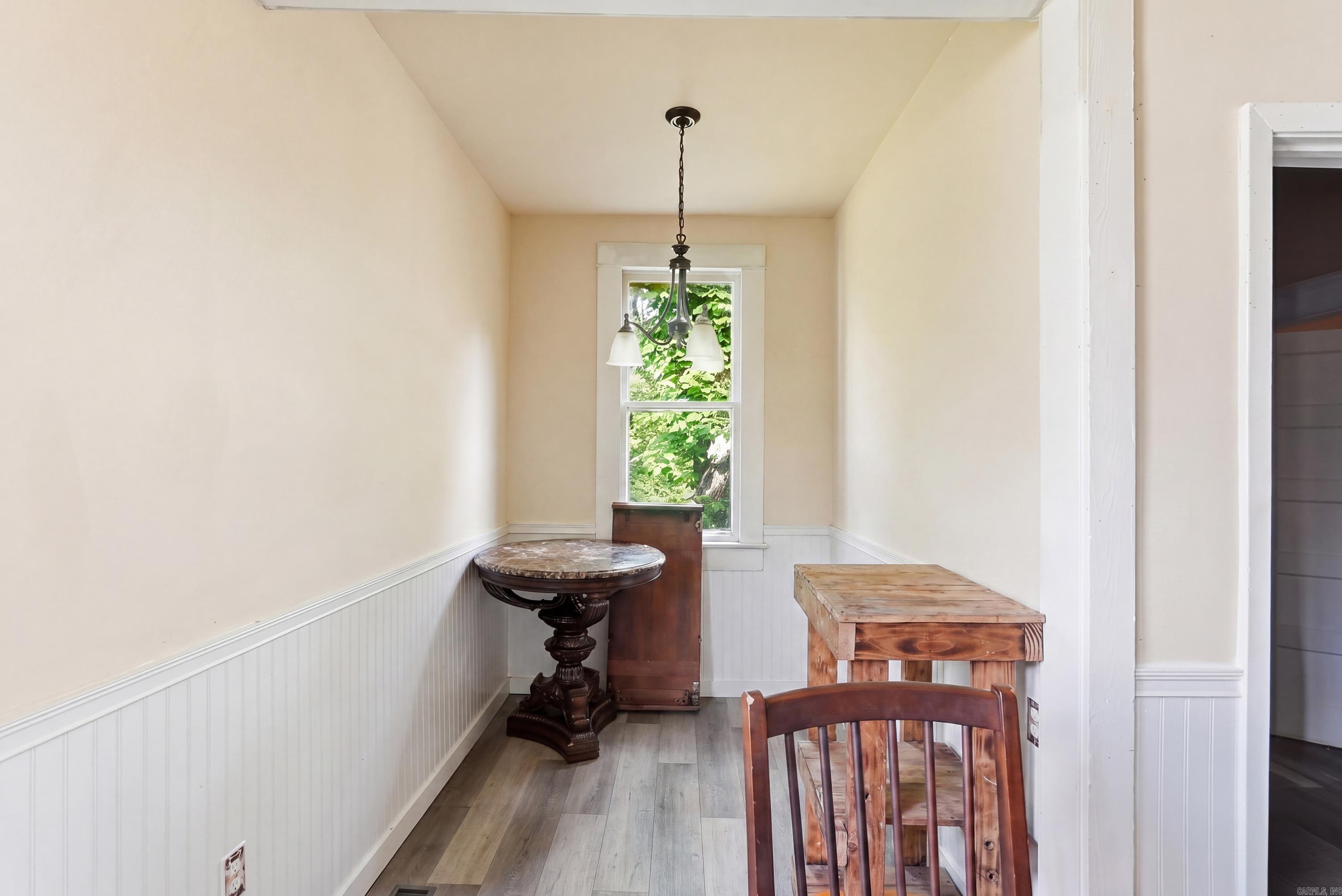 JONES & WORTHEN - Residential