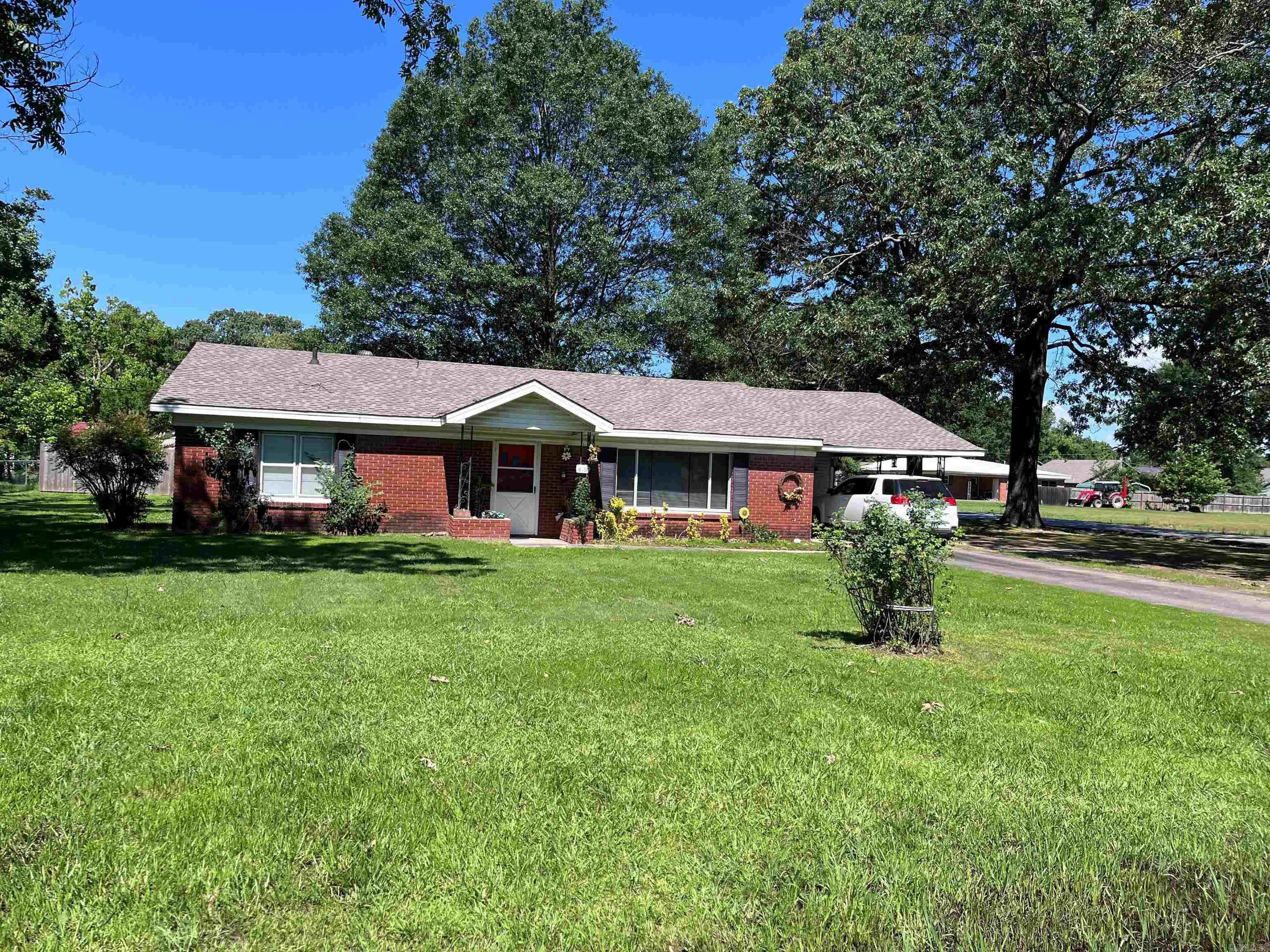 Sold before listed. New Roof and wood laminate flooring.