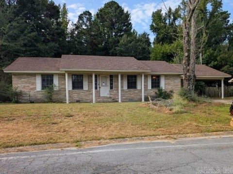 Photo of 2400 Sheraton Park Drive, Pine Bluff, AR 71603 (MLS # 26033914)