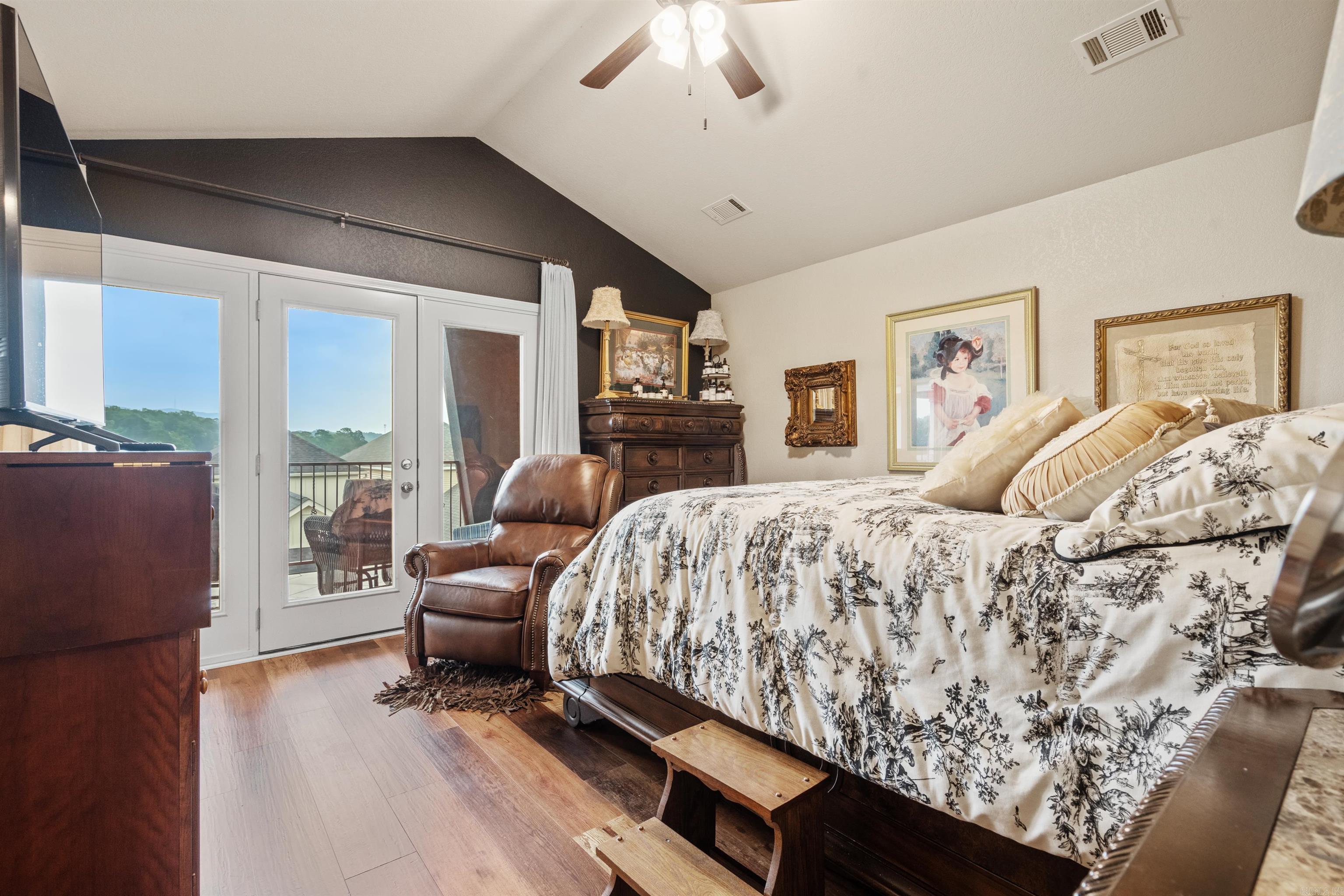 MAJESTIC LAKE VILLAGE TOWNHOMES - Residential