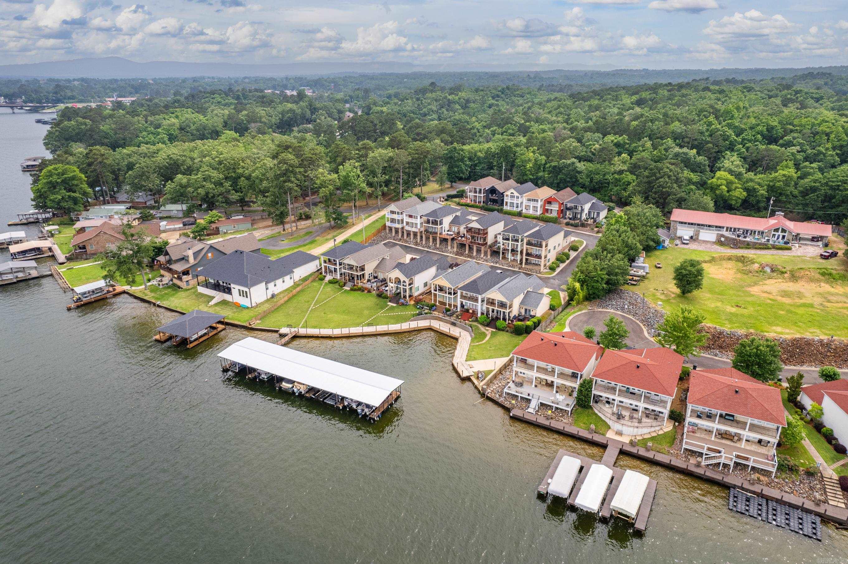 MAJESTIC LAKE VILLAGE TOWNHOMES - Residential