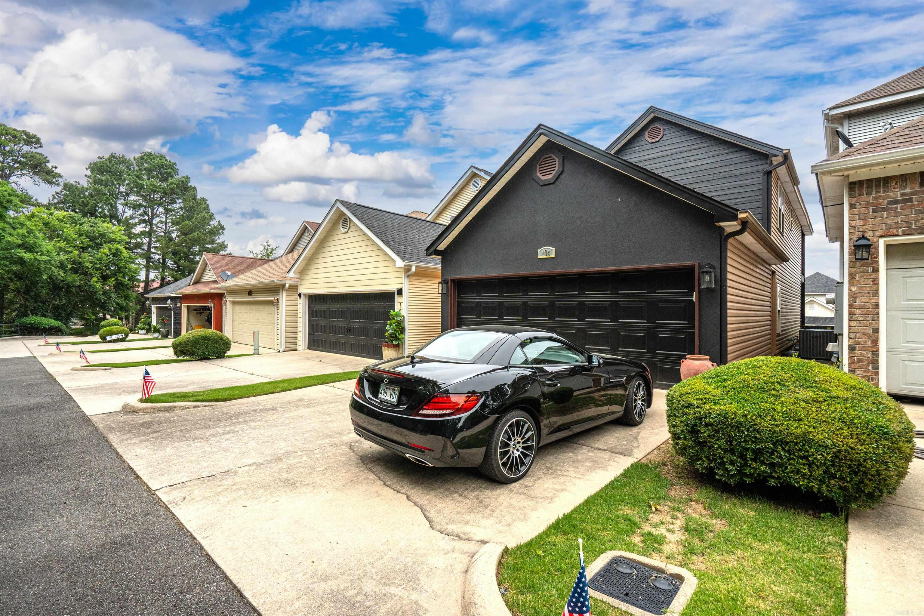 MAJESTIC LAKE VILLAGE TOWNHOMES - Residential