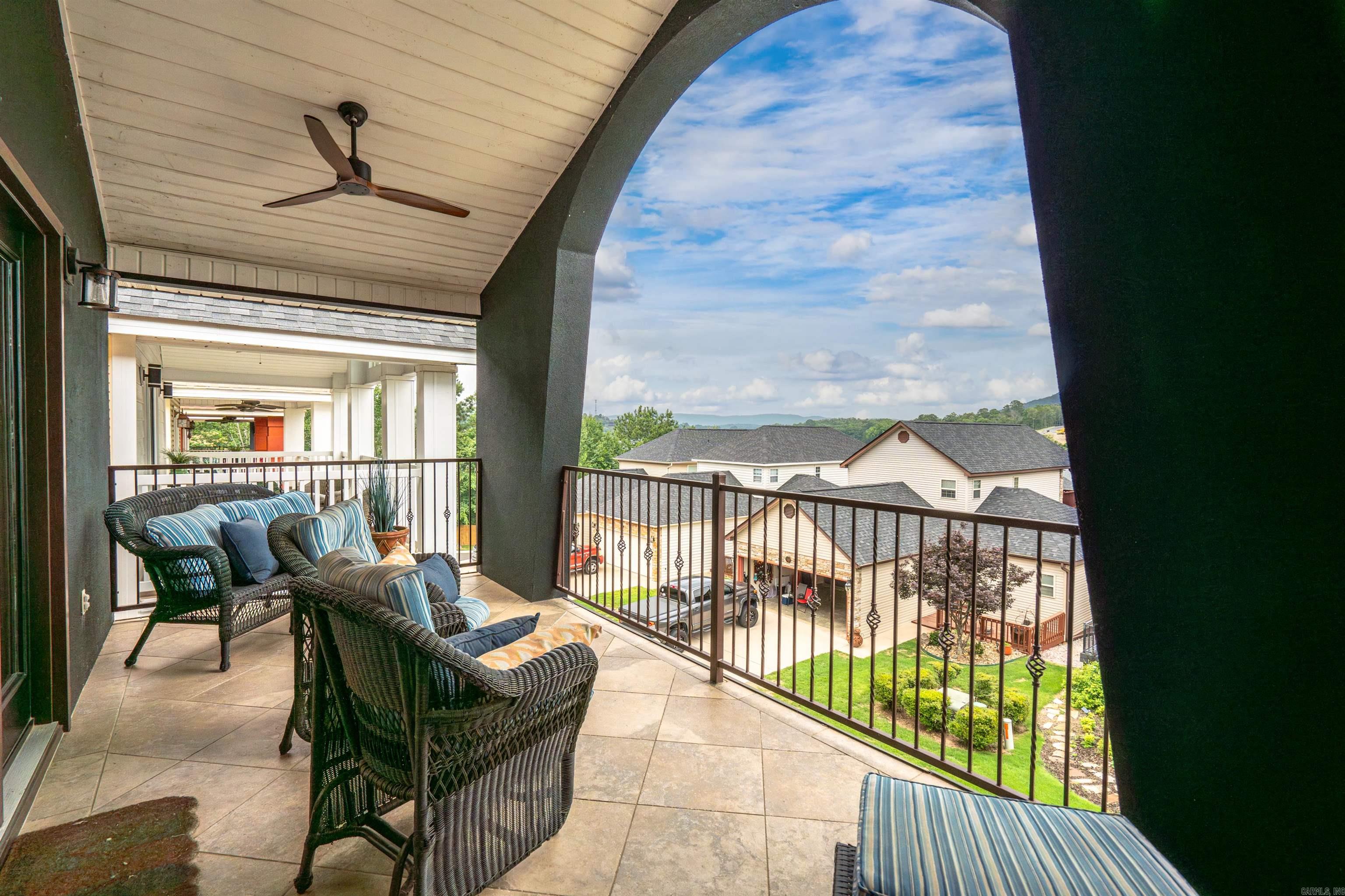 MAJESTIC LAKE VILLAGE TOWNHOMES - Residential