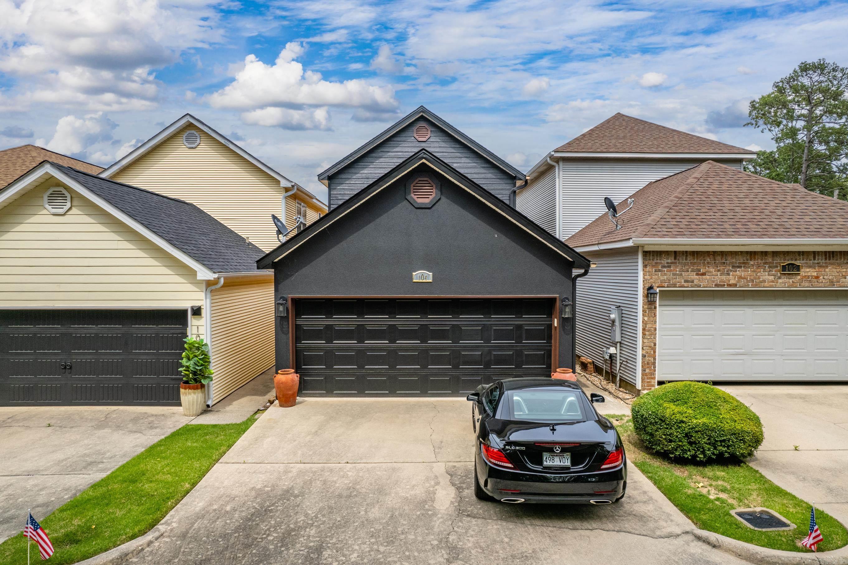 MAJESTIC LAKE VILLAGE TOWNHOMES - Residential